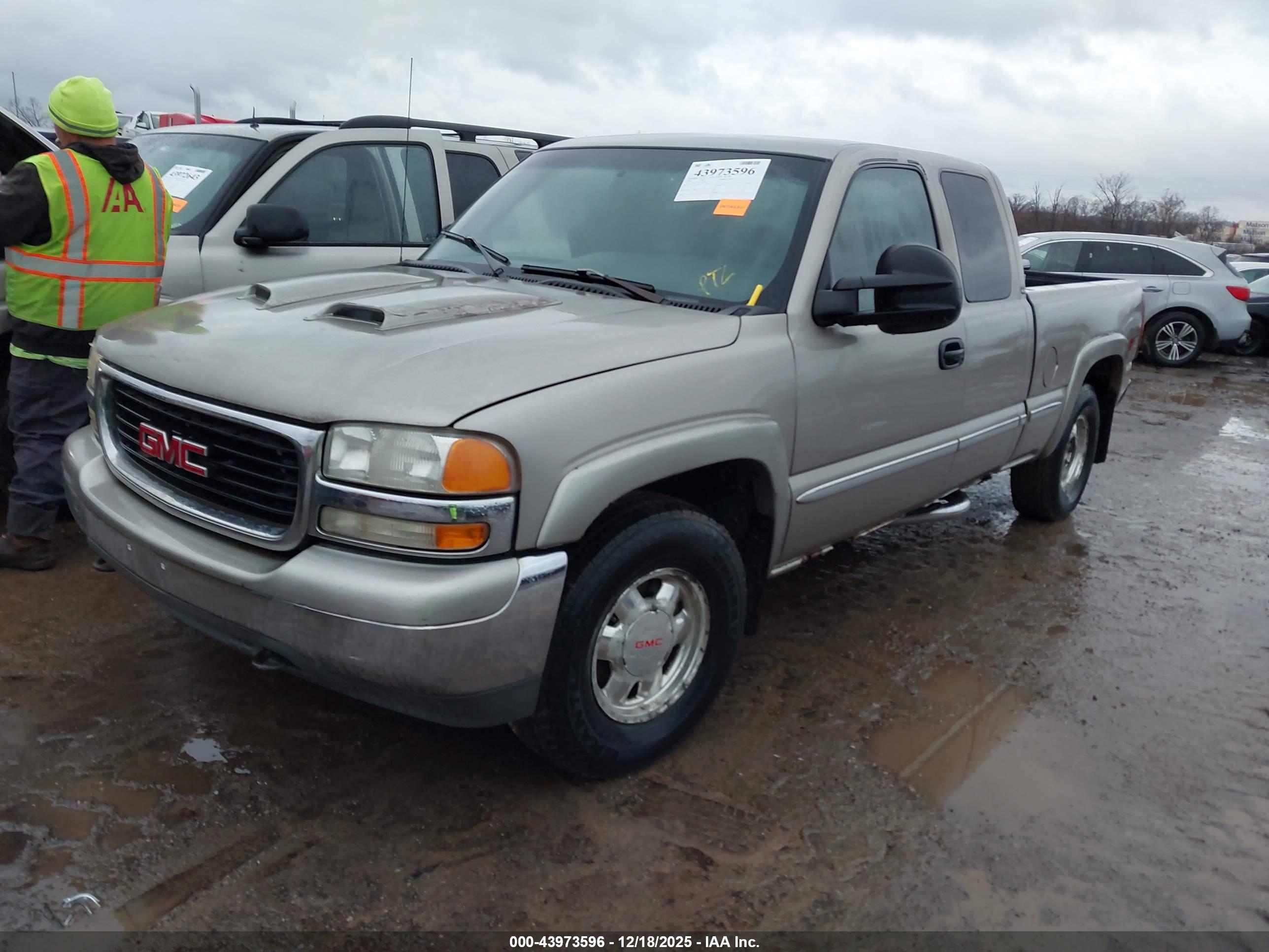 GMC SIERRA image 2