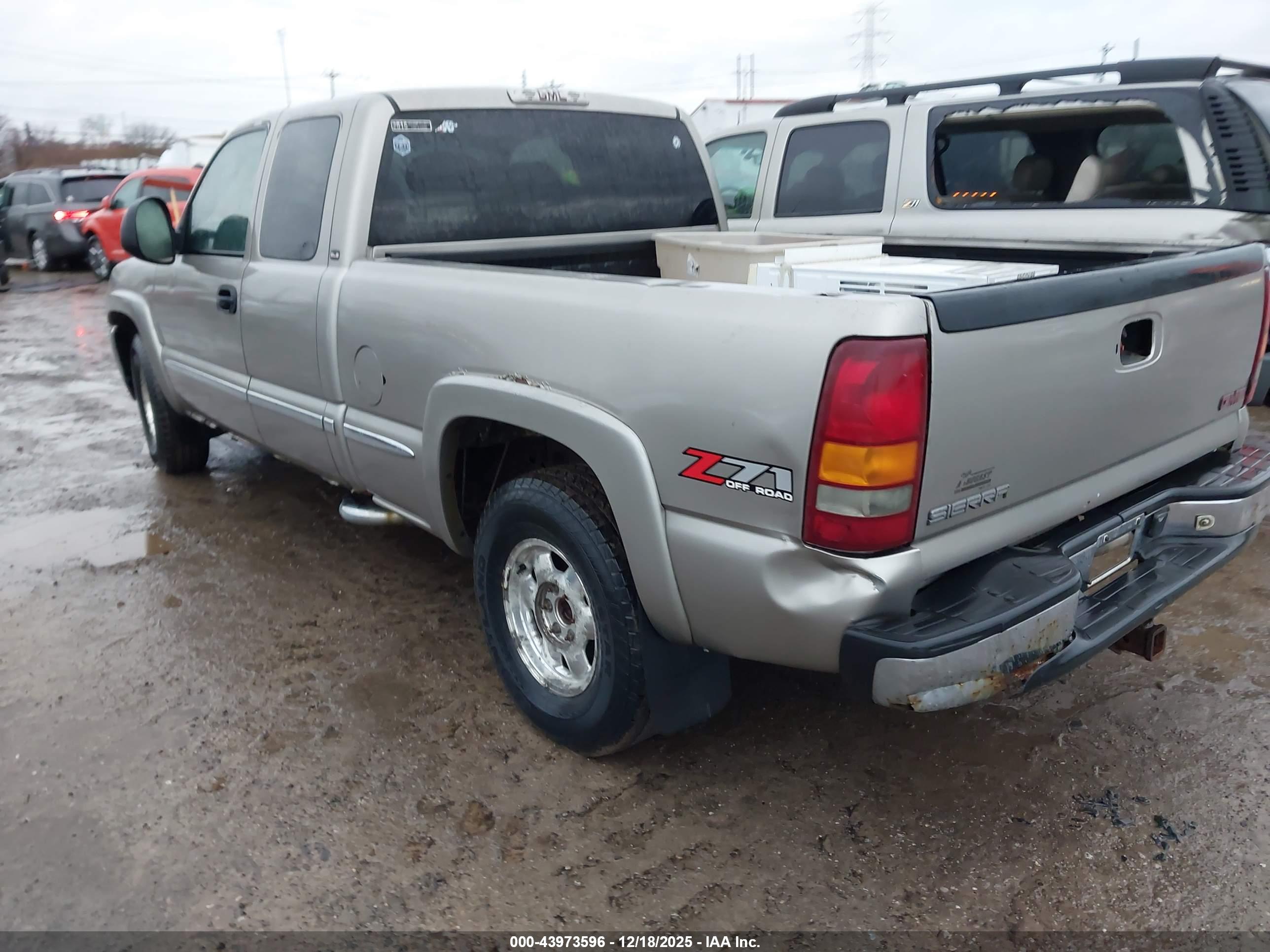 GMC SIERRA image 3