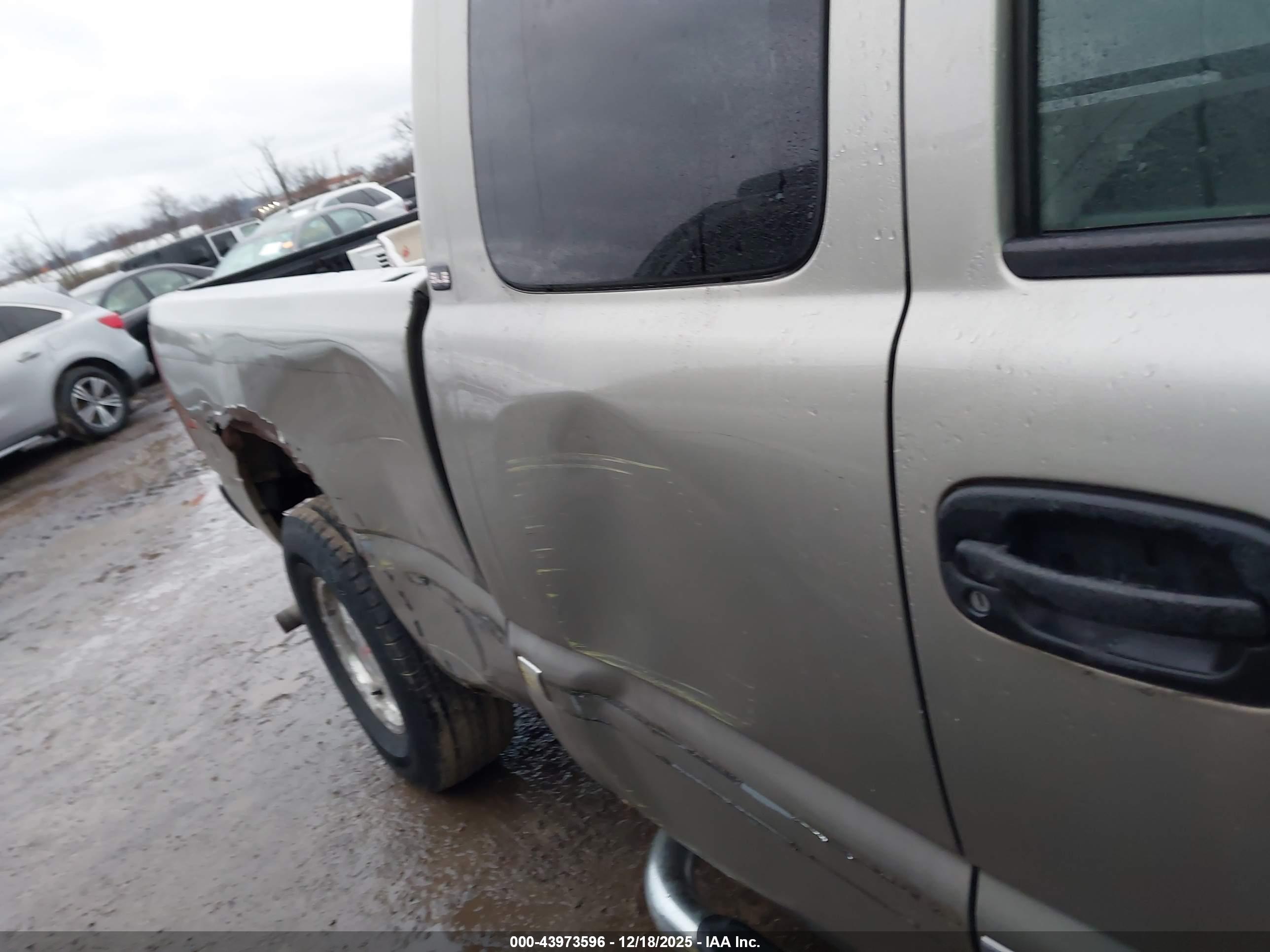GMC SIERRA image 6