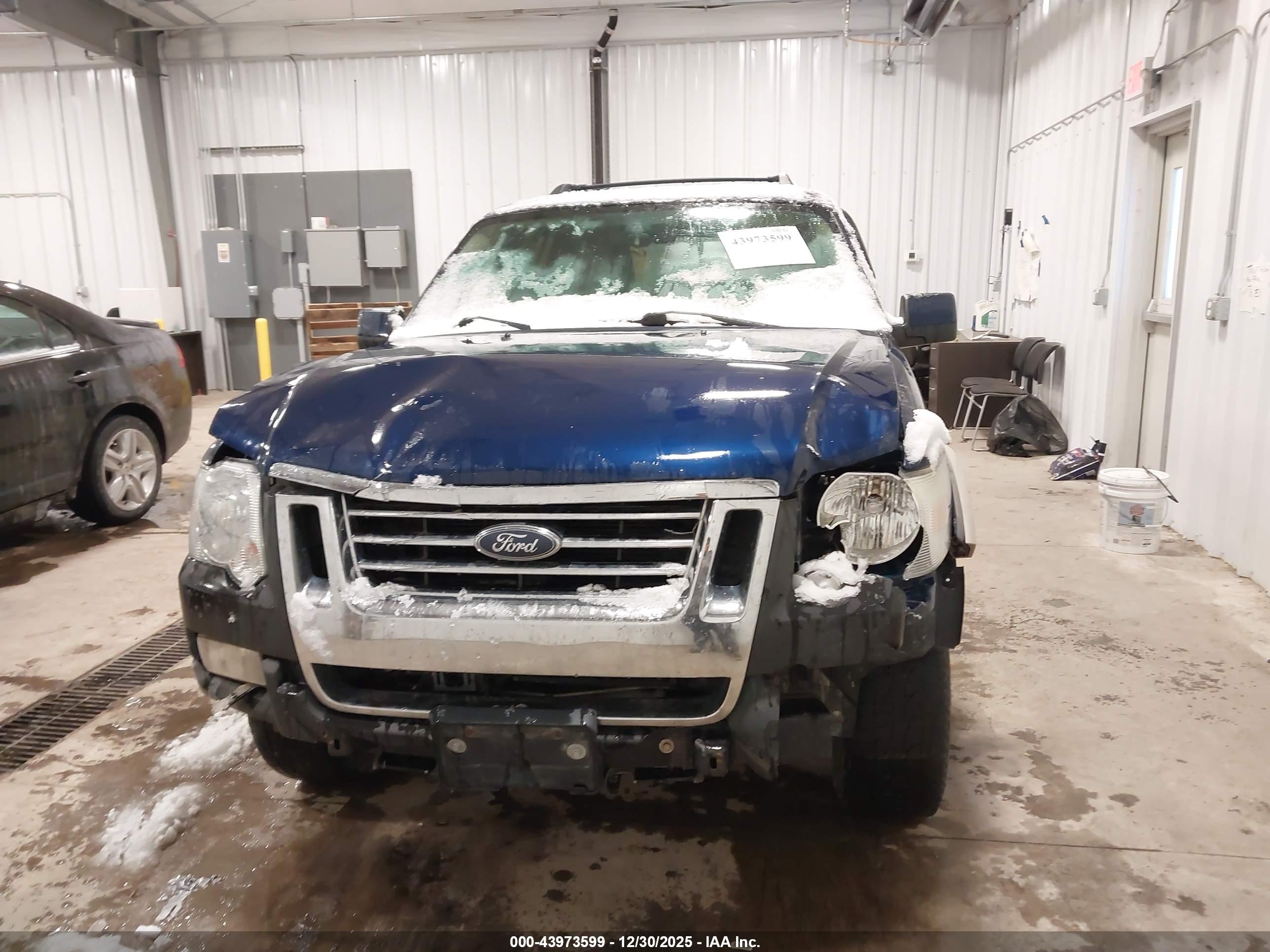 FORD EXPLORER image 6