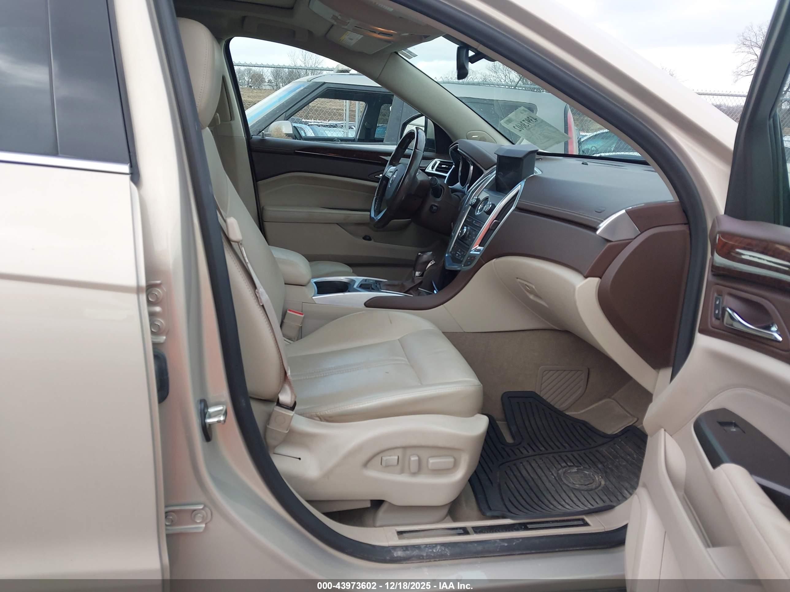 CADILLAC SRX image 5