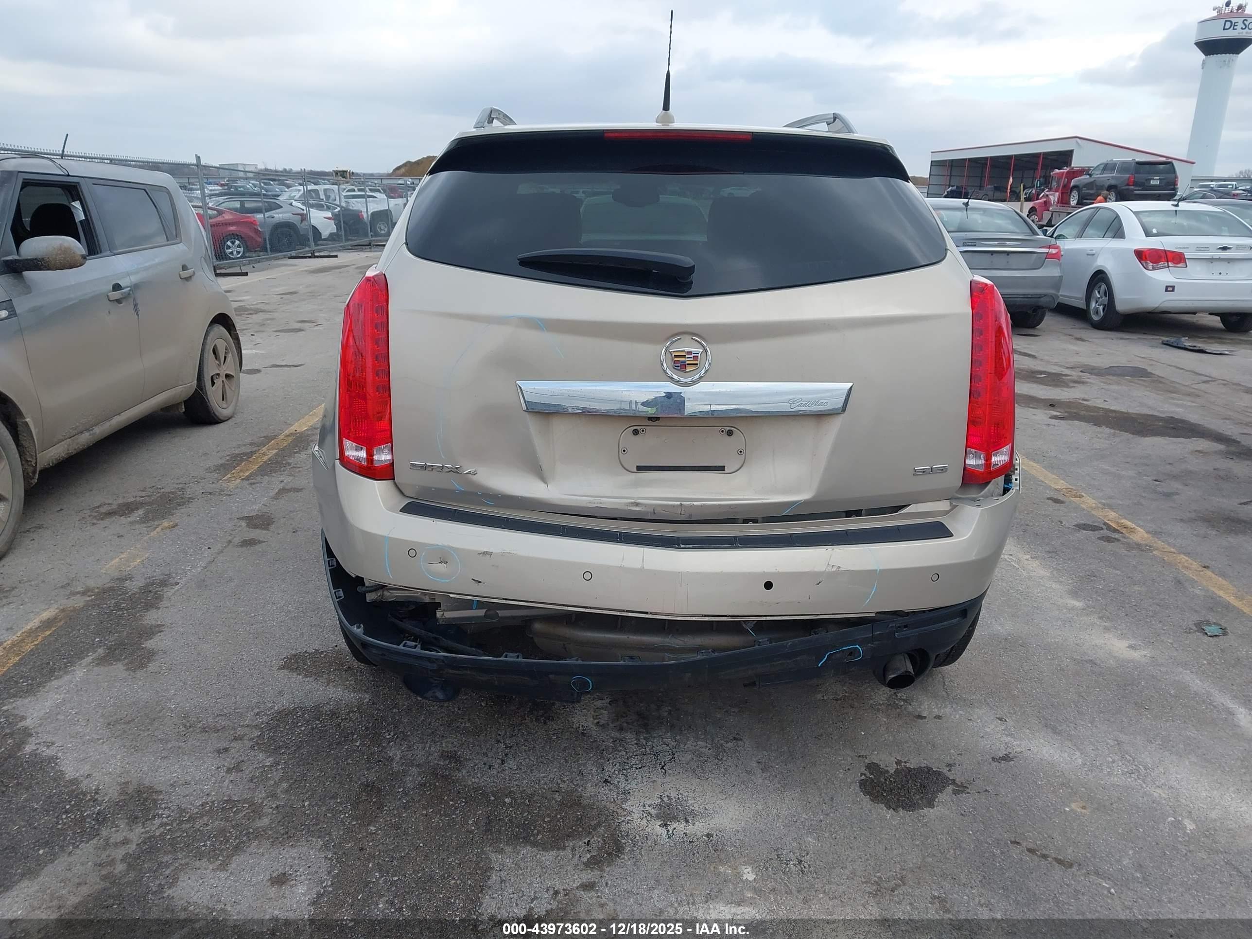 CADILLAC SRX image 6