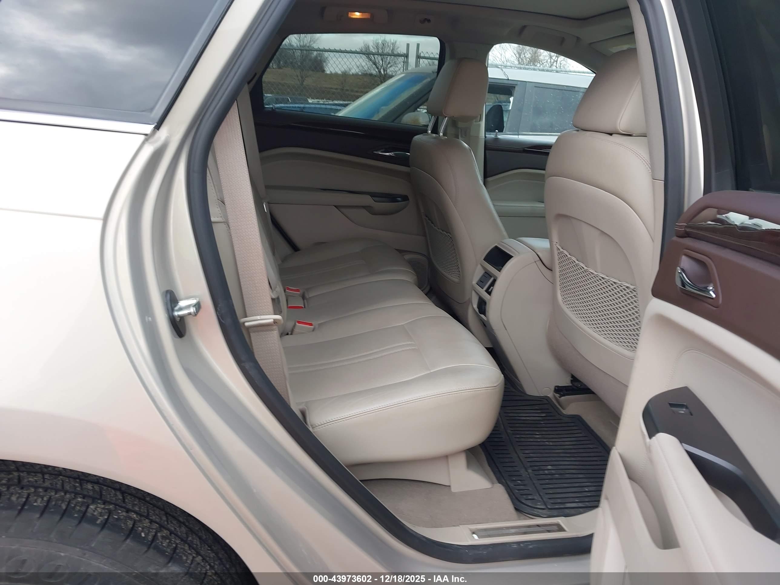 CADILLAC SRX image 8