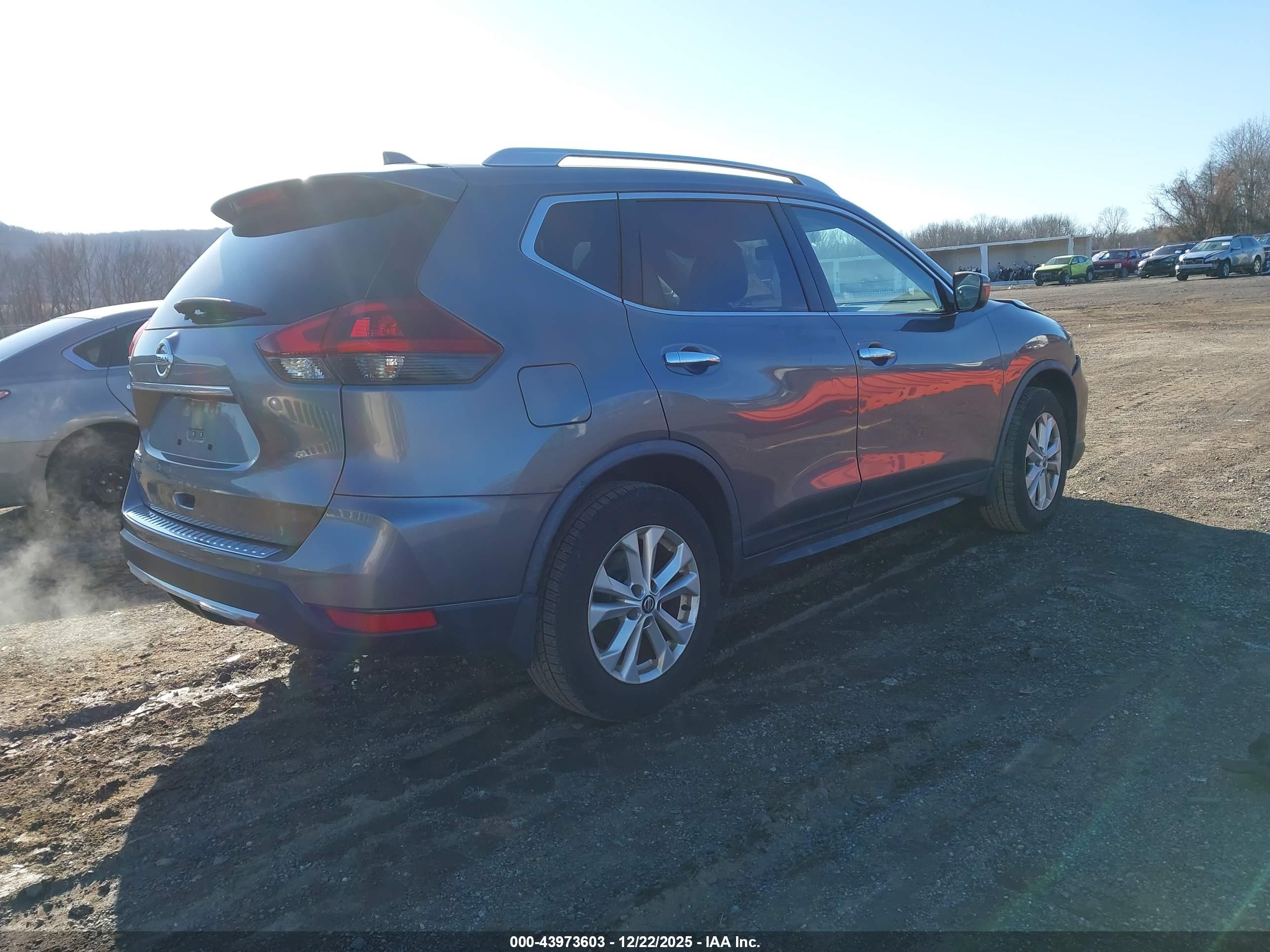 NISSAN ROGUE image 4