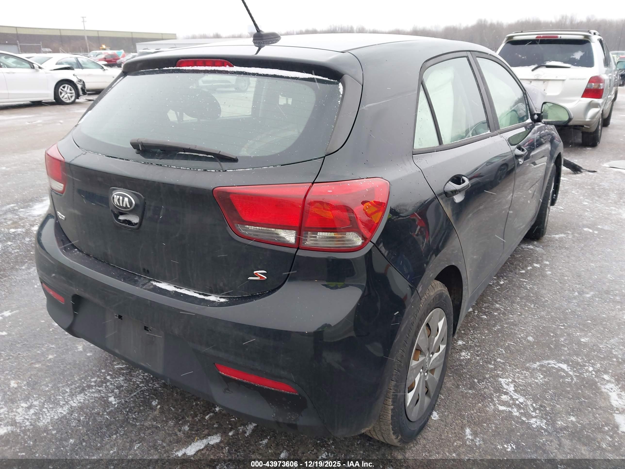 KIA RIO image 4