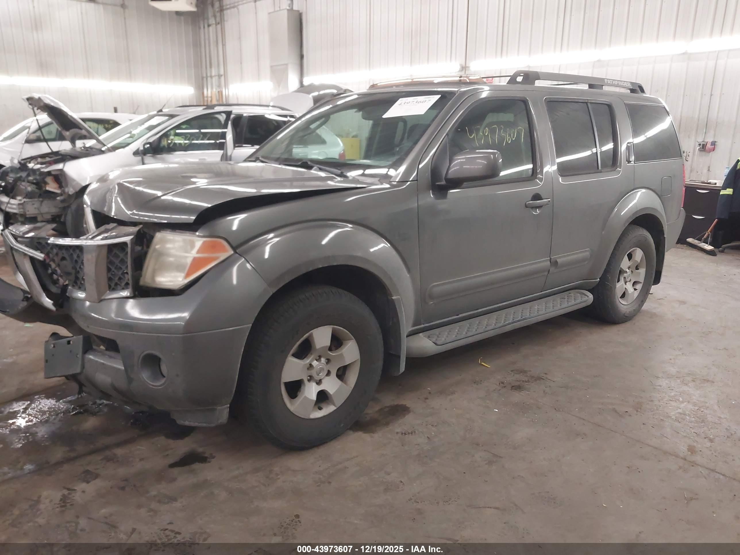 NISSAN PATHFINDER image 2