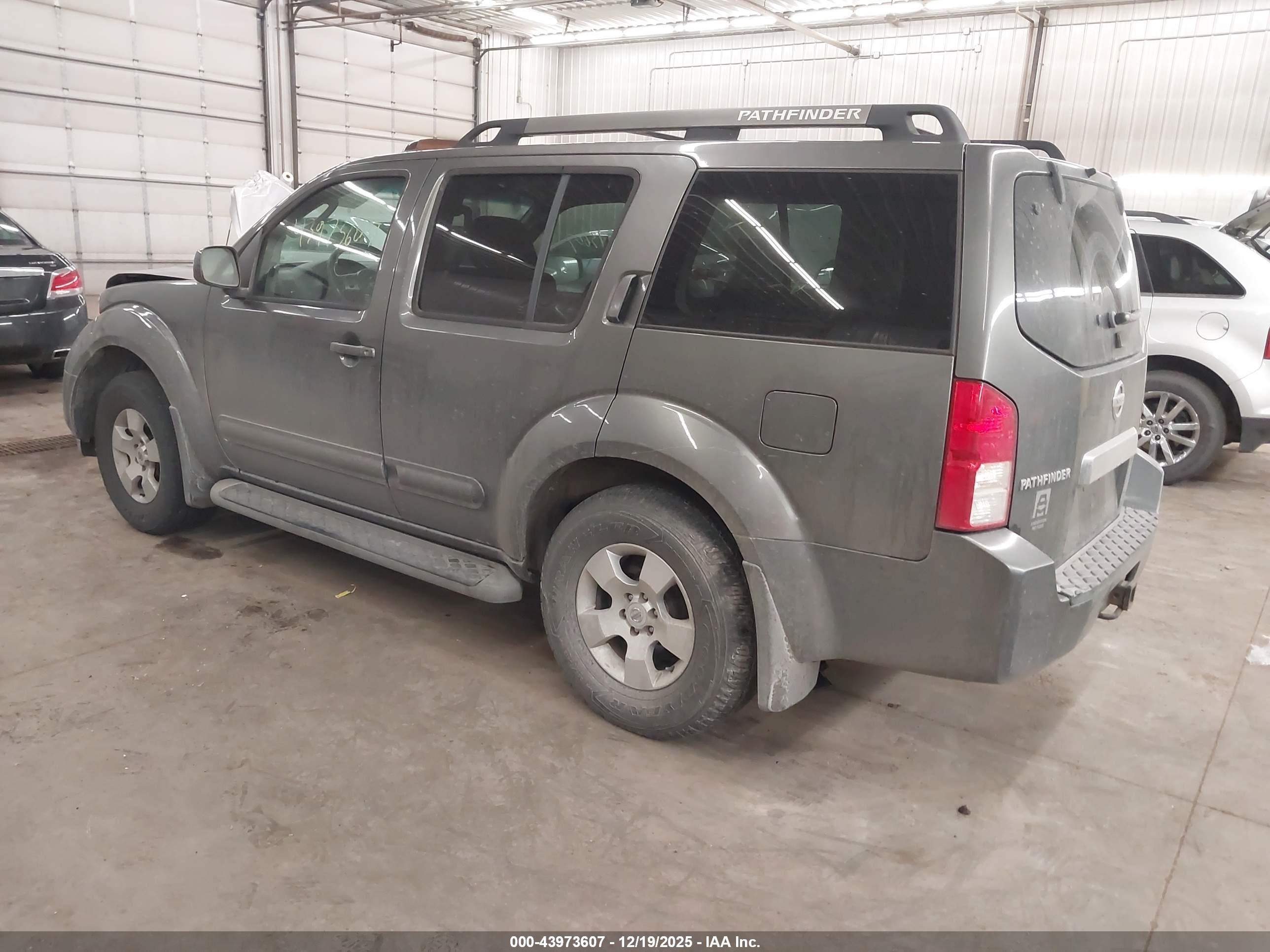NISSAN PATHFINDER image 3