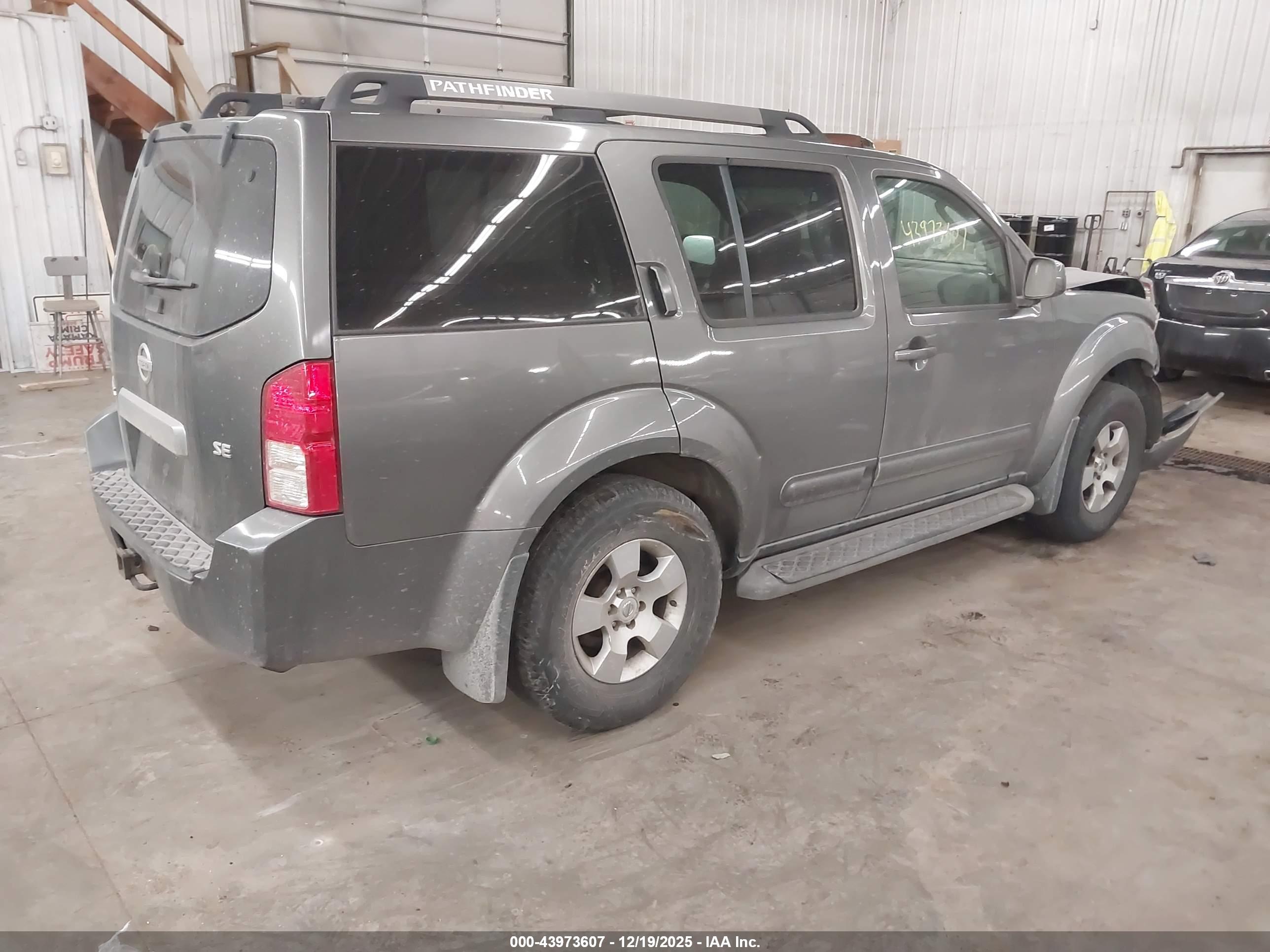 NISSAN PATHFINDER image 4