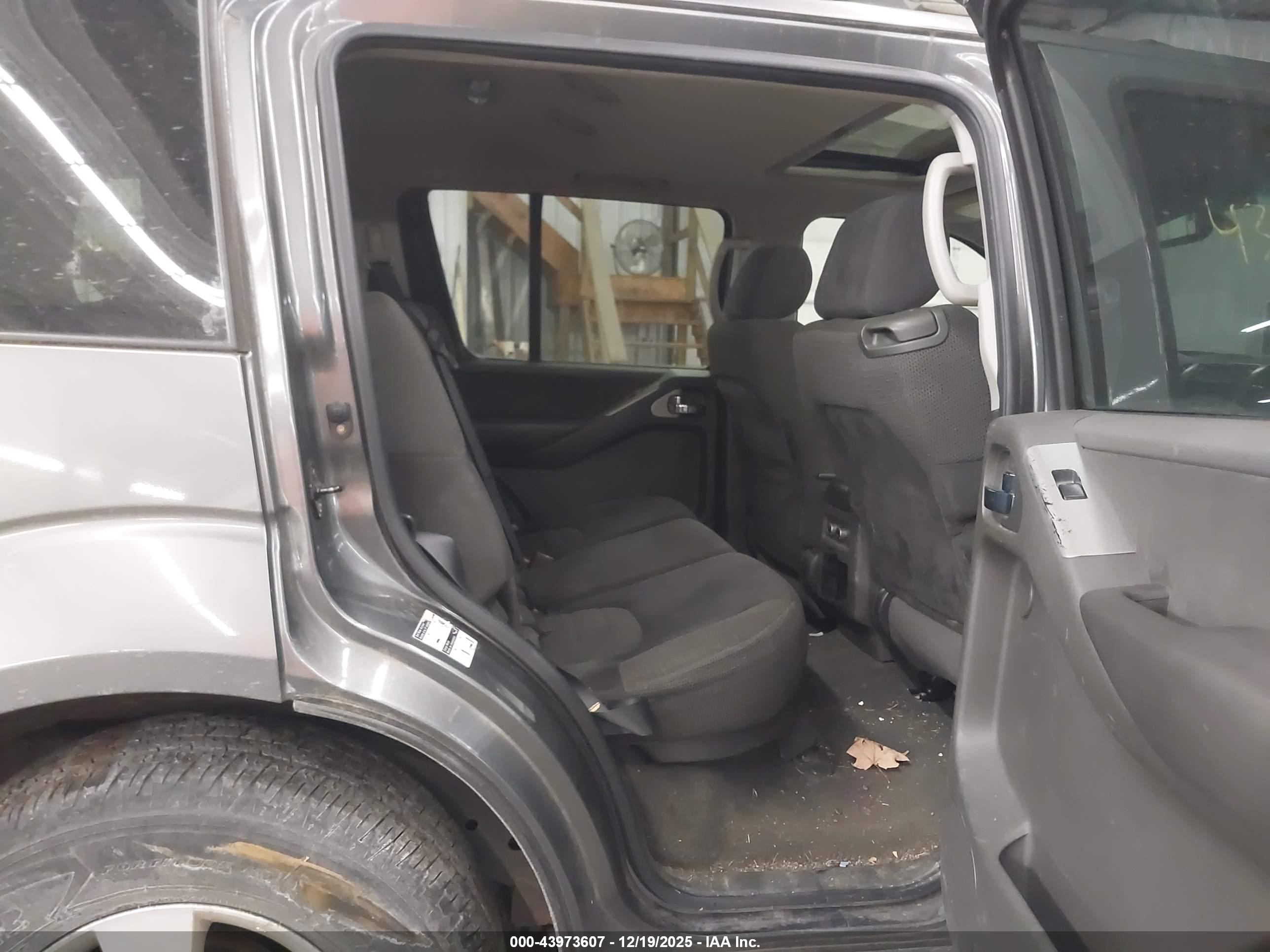 NISSAN PATHFINDER image 8