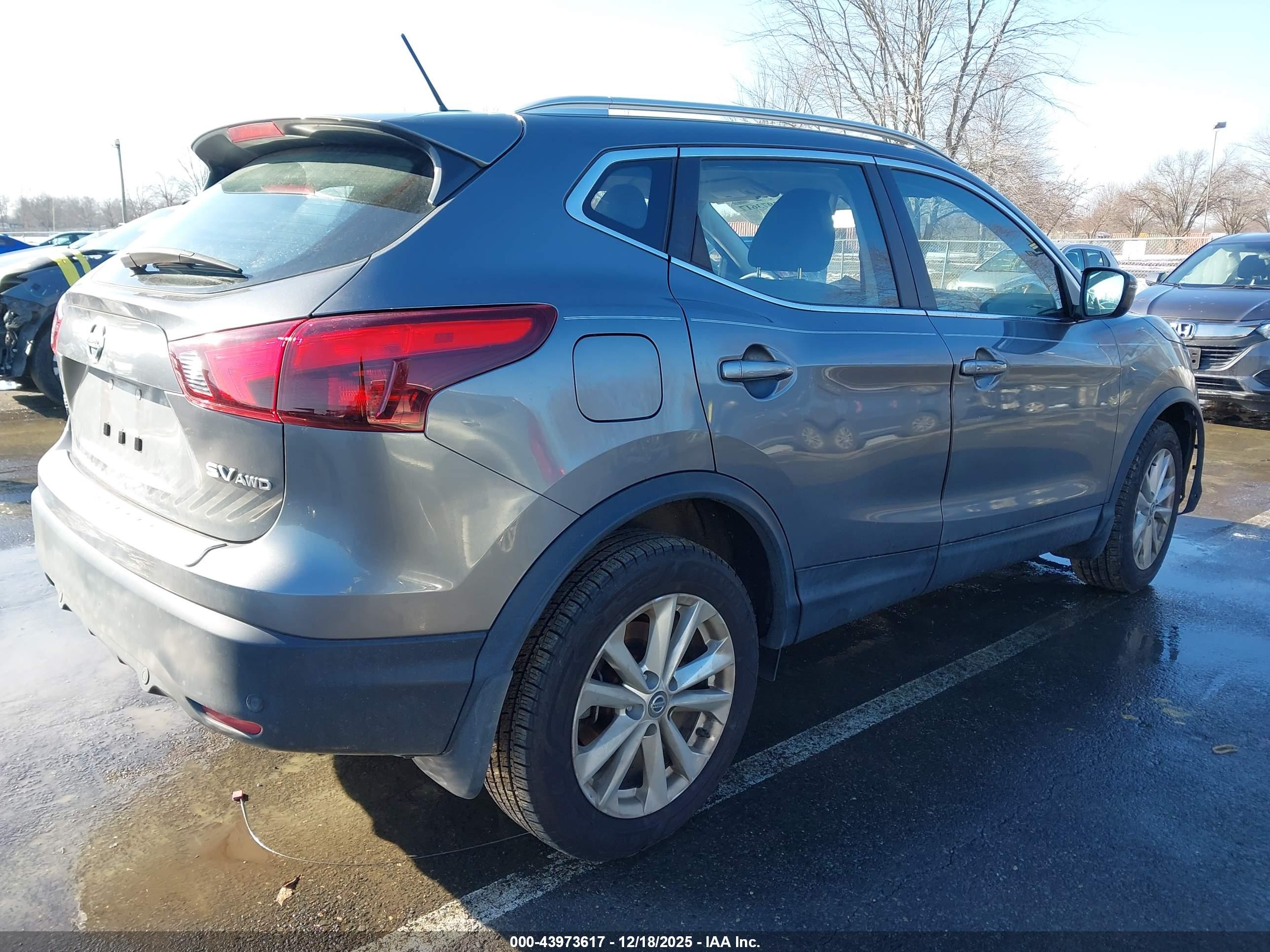 NISSAN ROGUE image 4