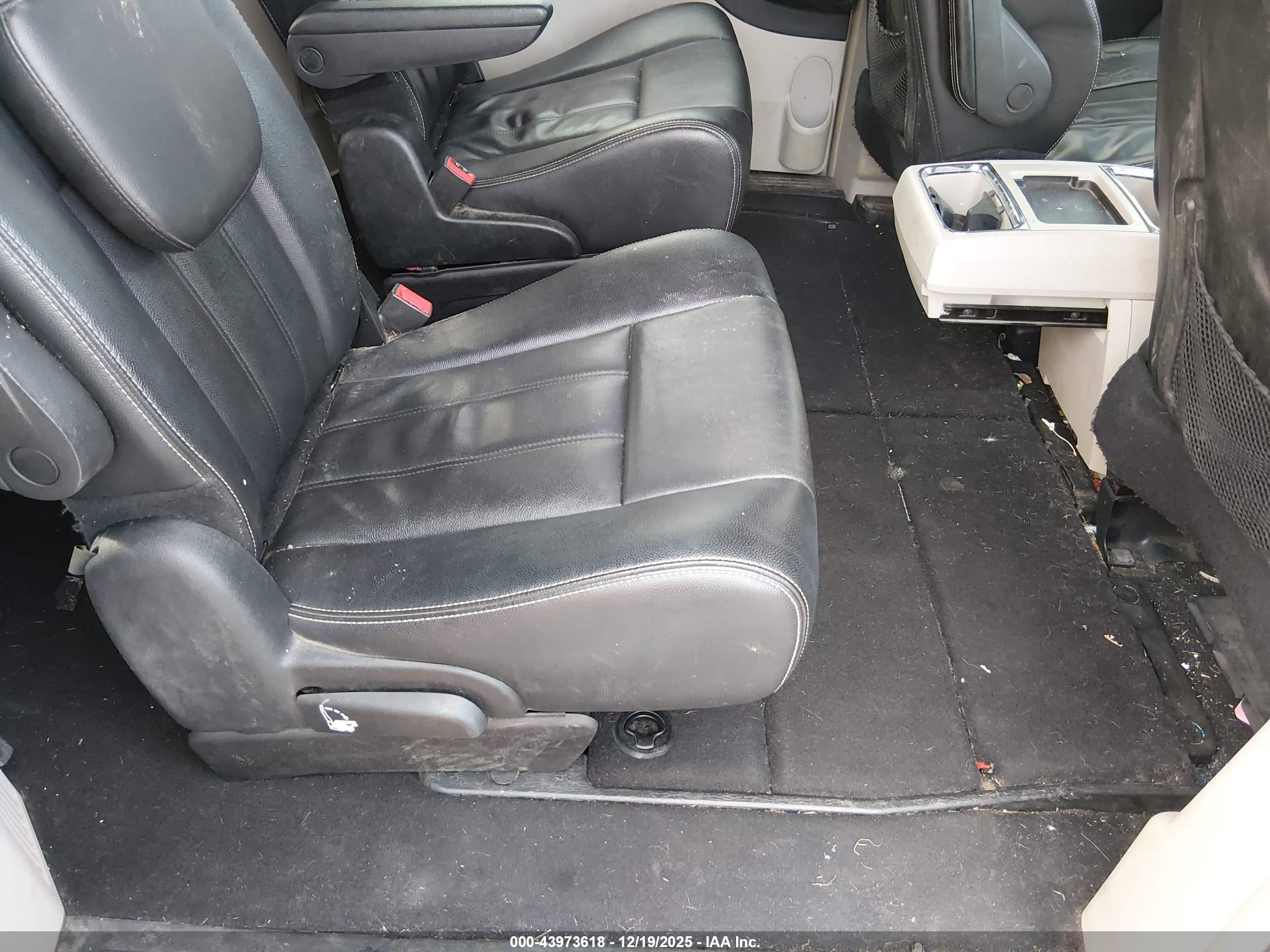 CHRYSLER TOWN image 8