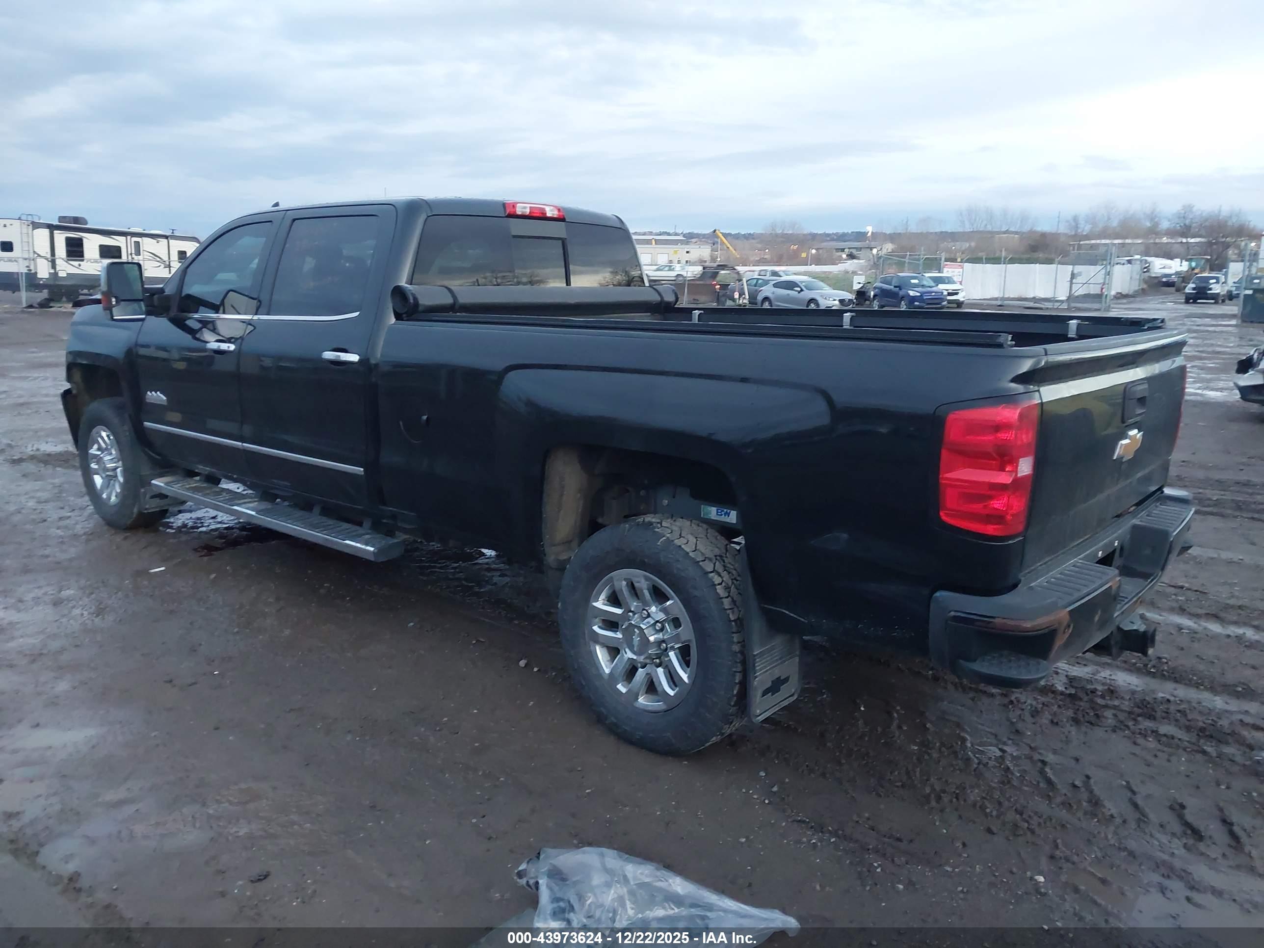 CHEVROLET SILVERADO image 3