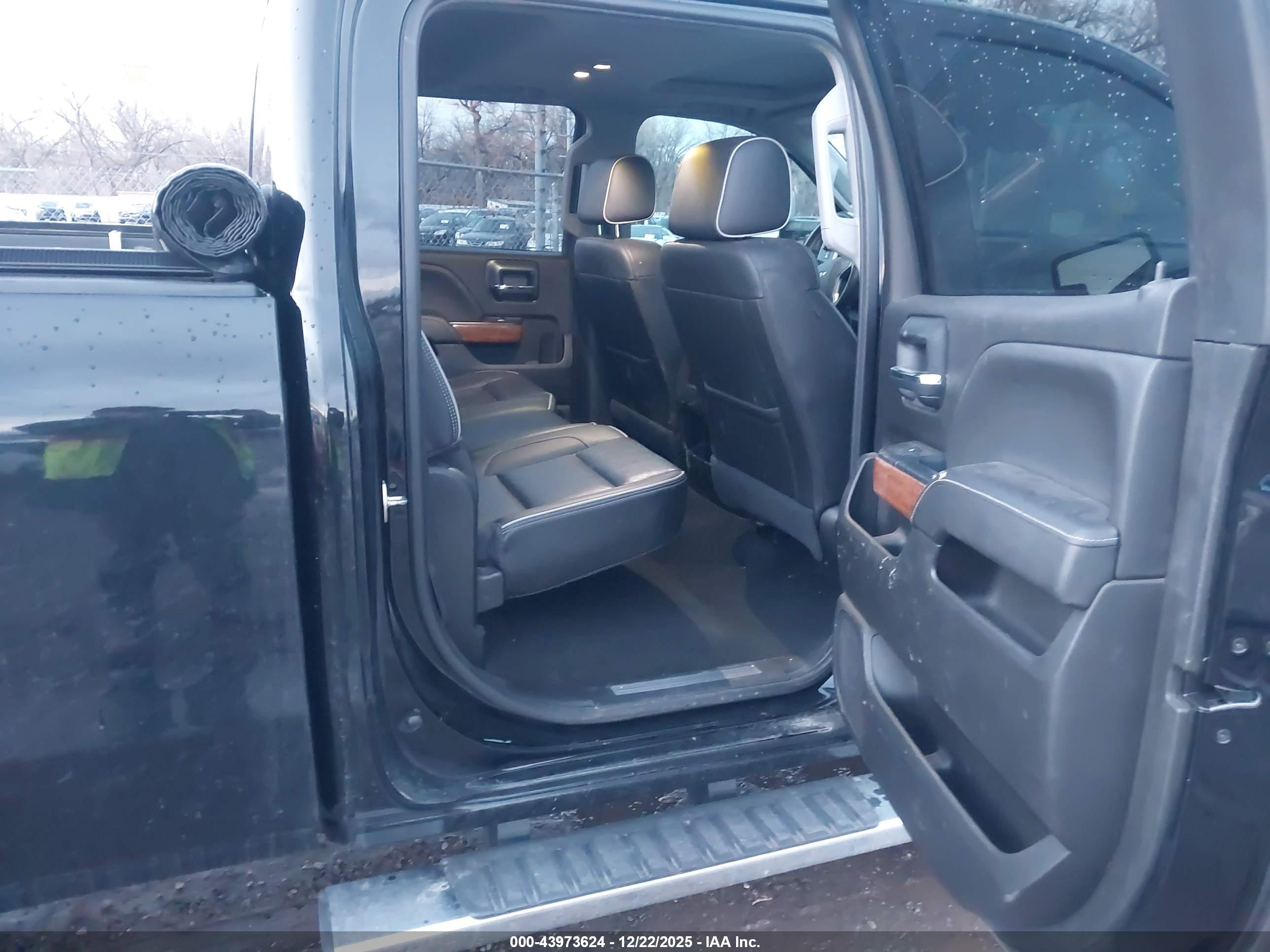 CHEVROLET SILVERADO image 5