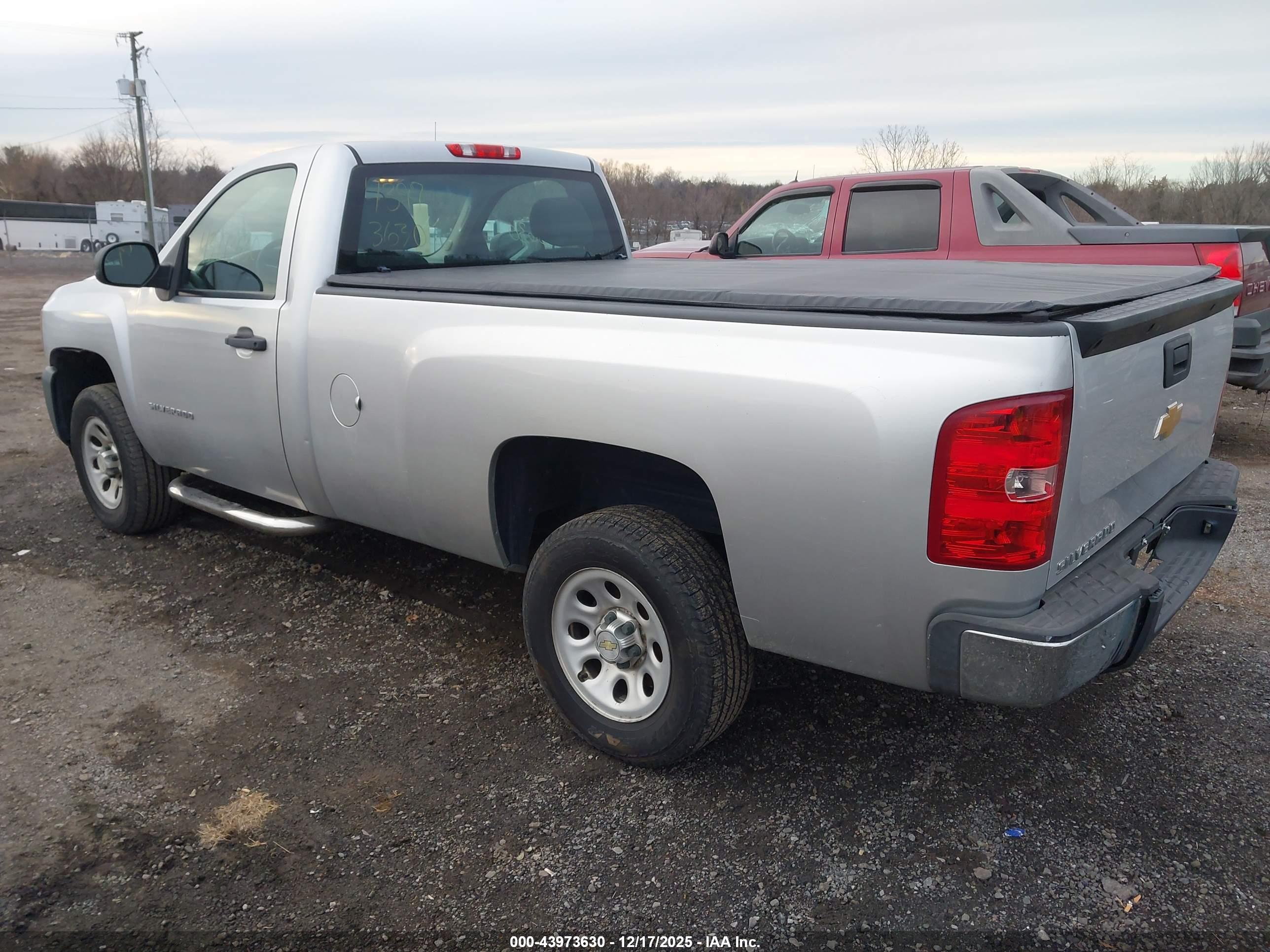 CHEVROLET SILVERADO image 3
