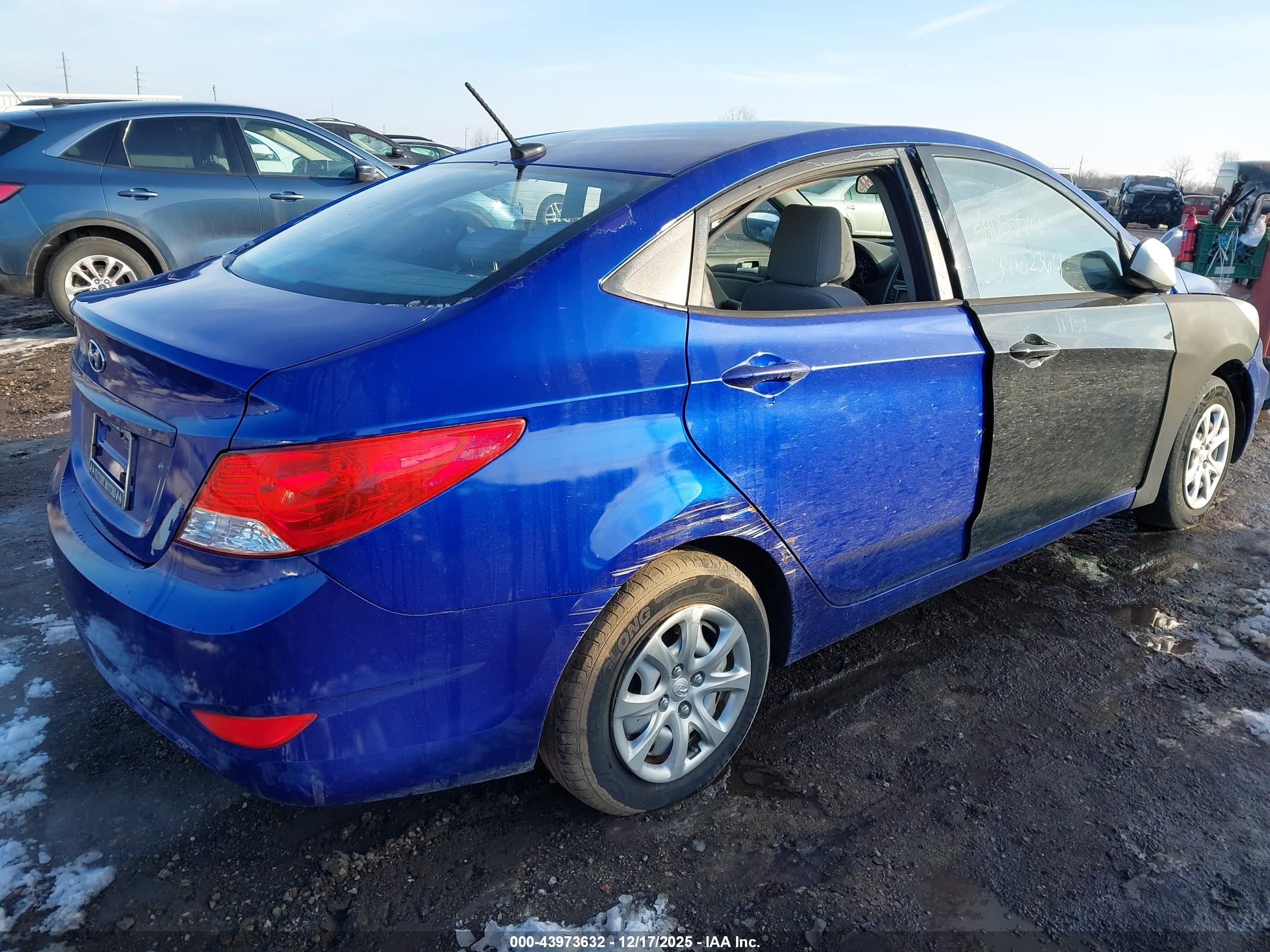 HYUNDAI ACCENT image 4