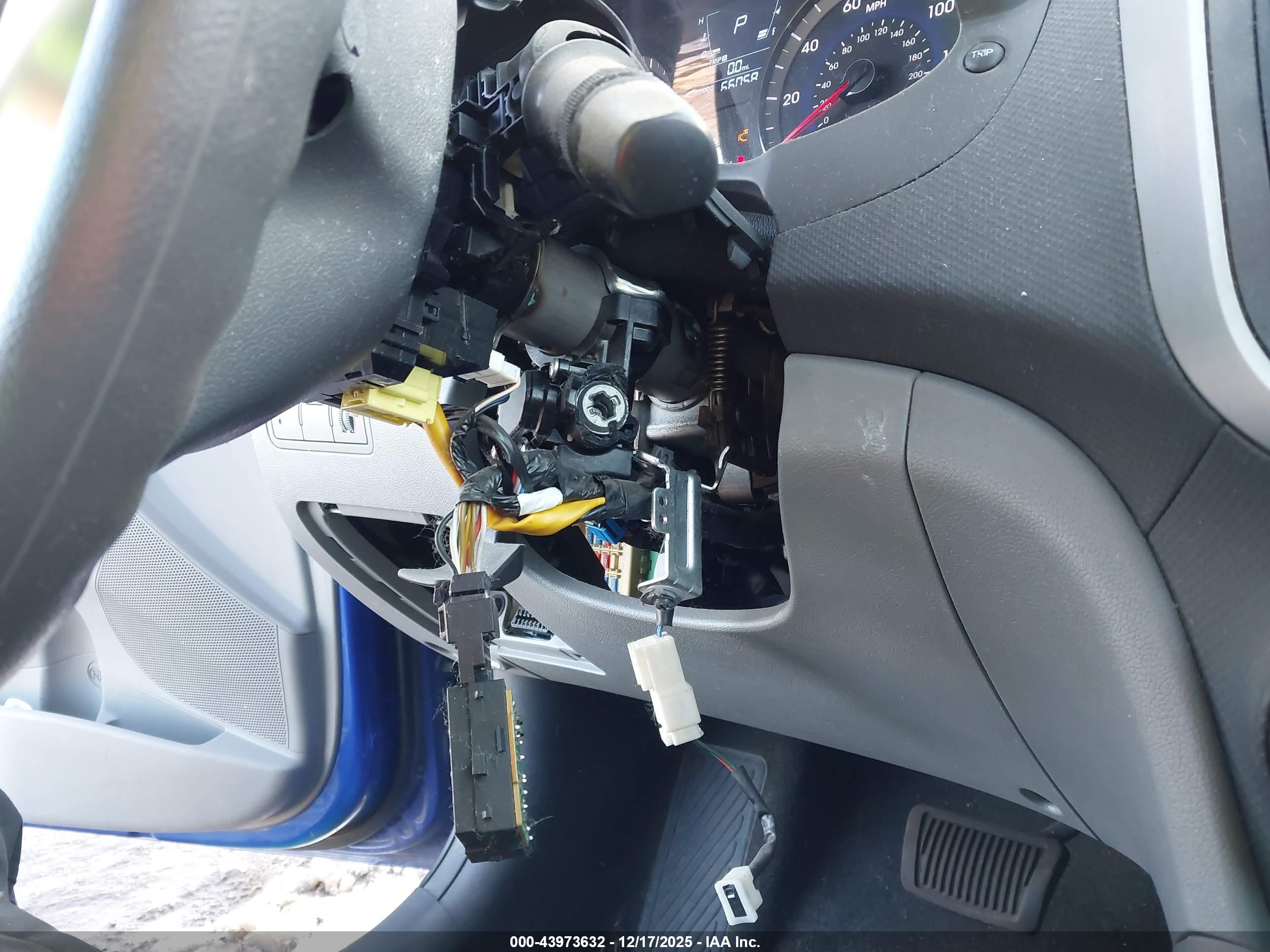 HYUNDAI ACCENT image 6