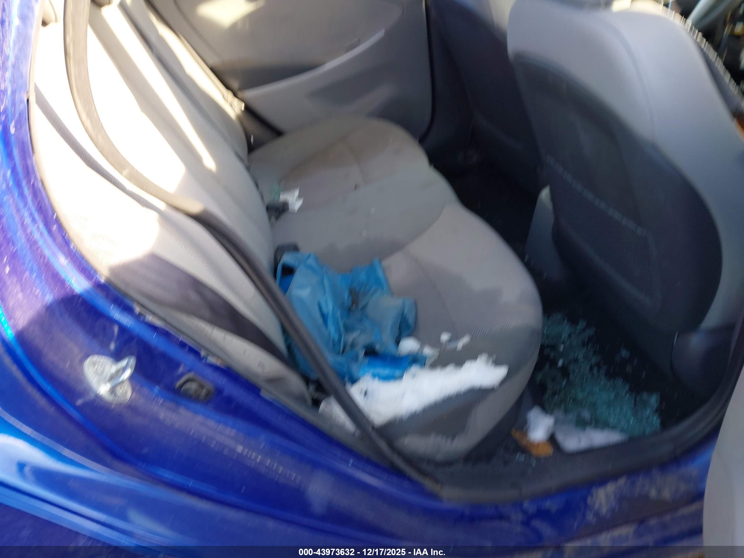 HYUNDAI ACCENT image 8