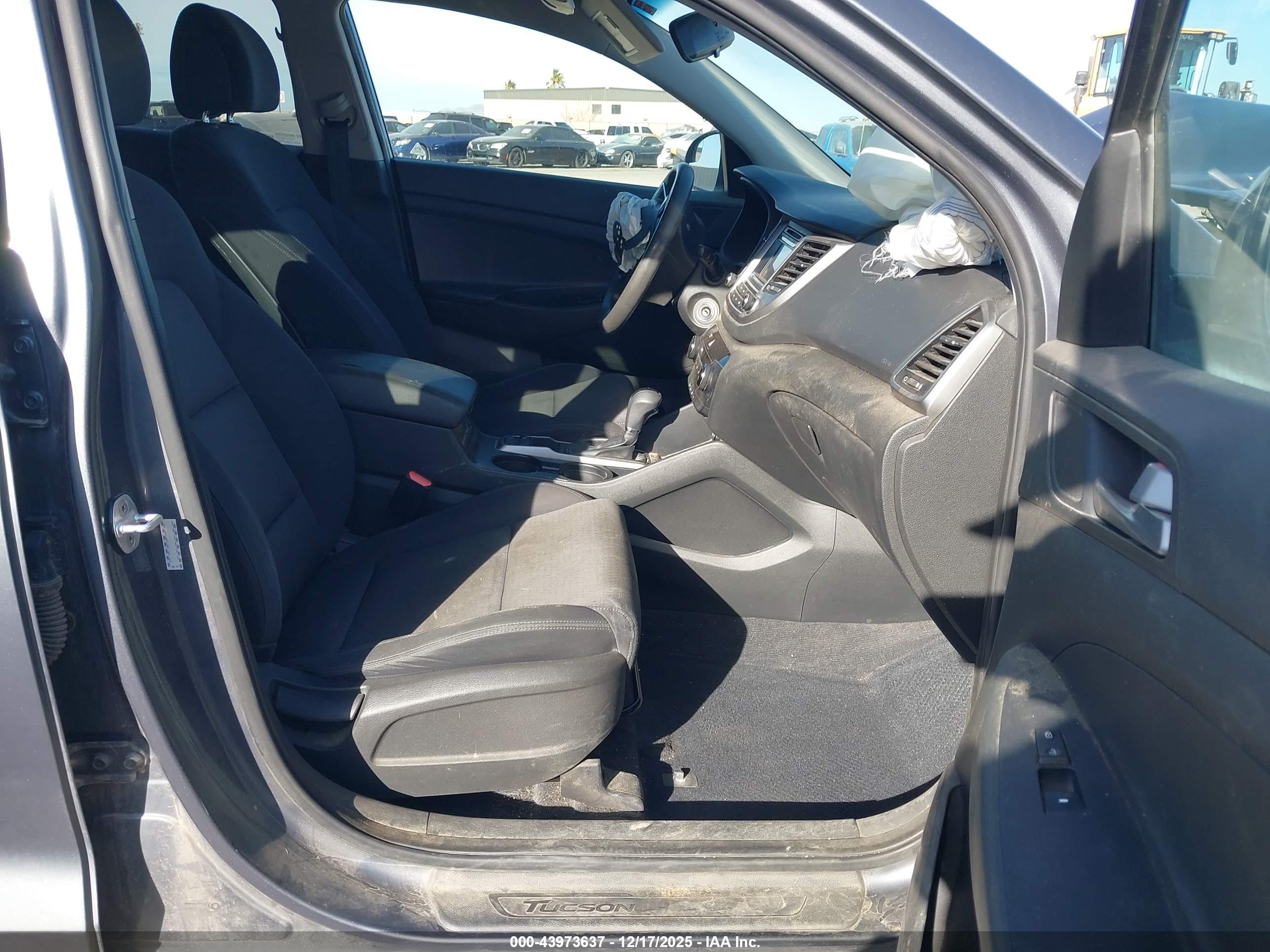 HYUNDAI TUCSON image 5