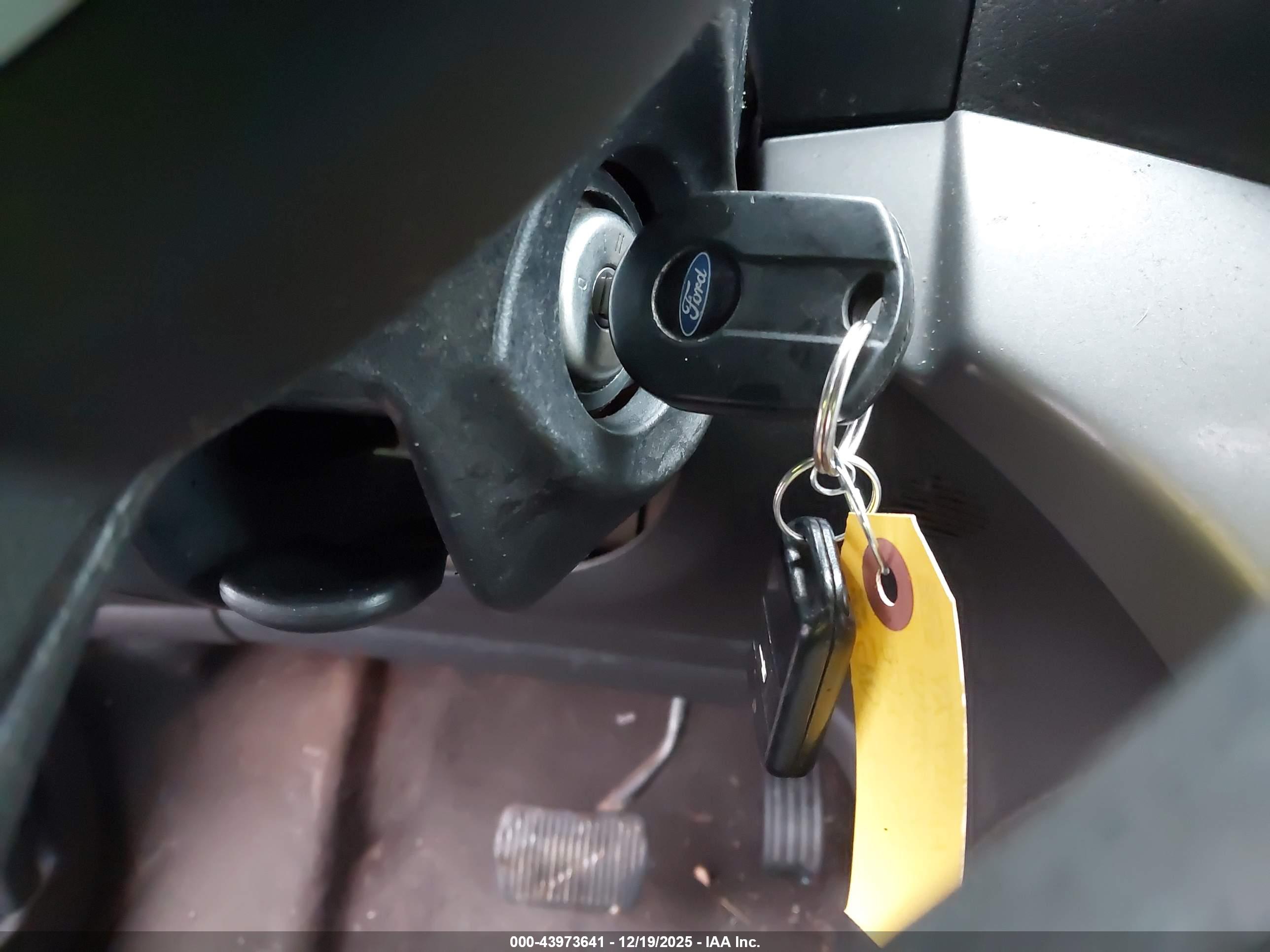 FORD ESCAPE image 11