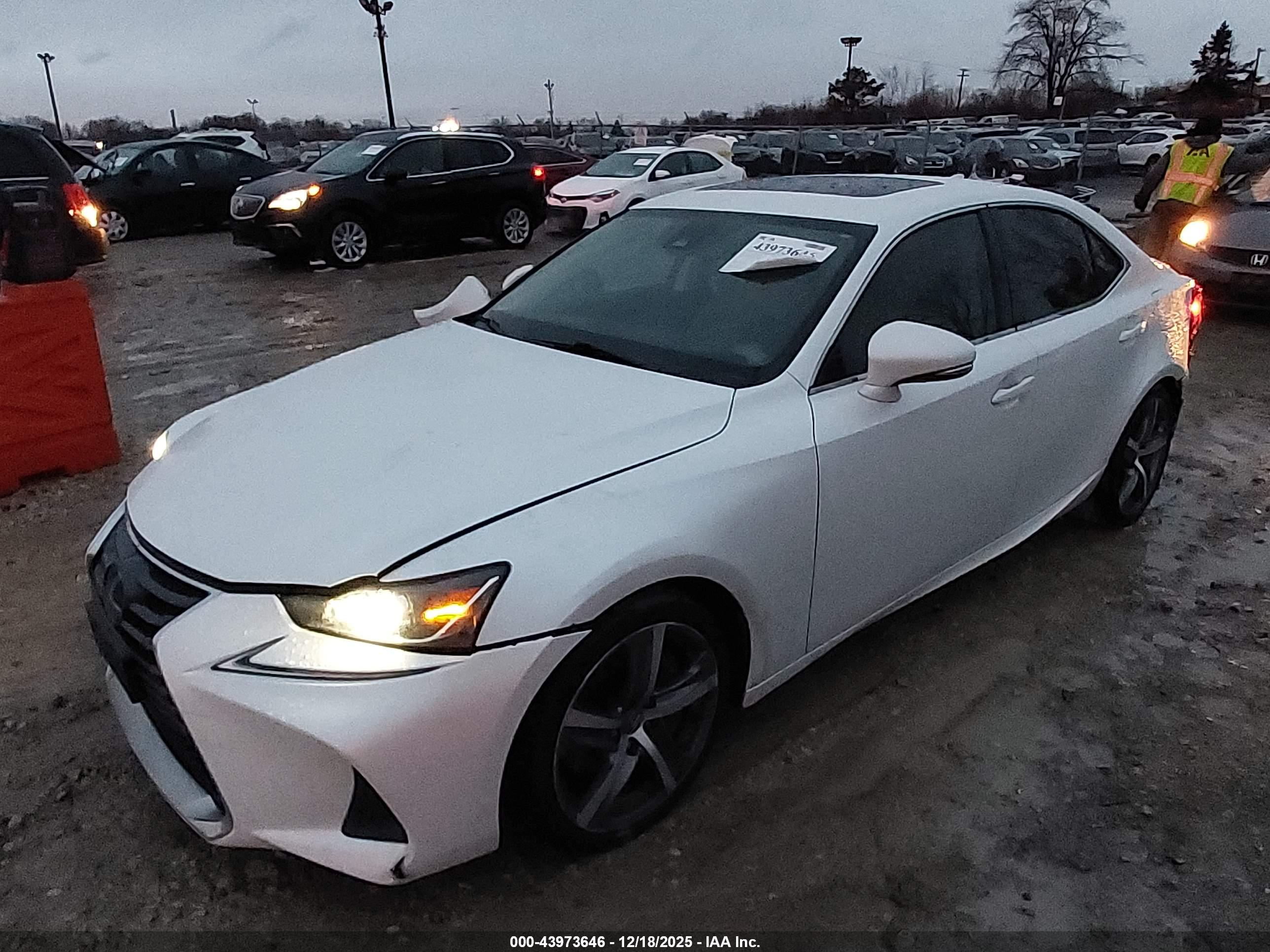 LEXUS IS image 2