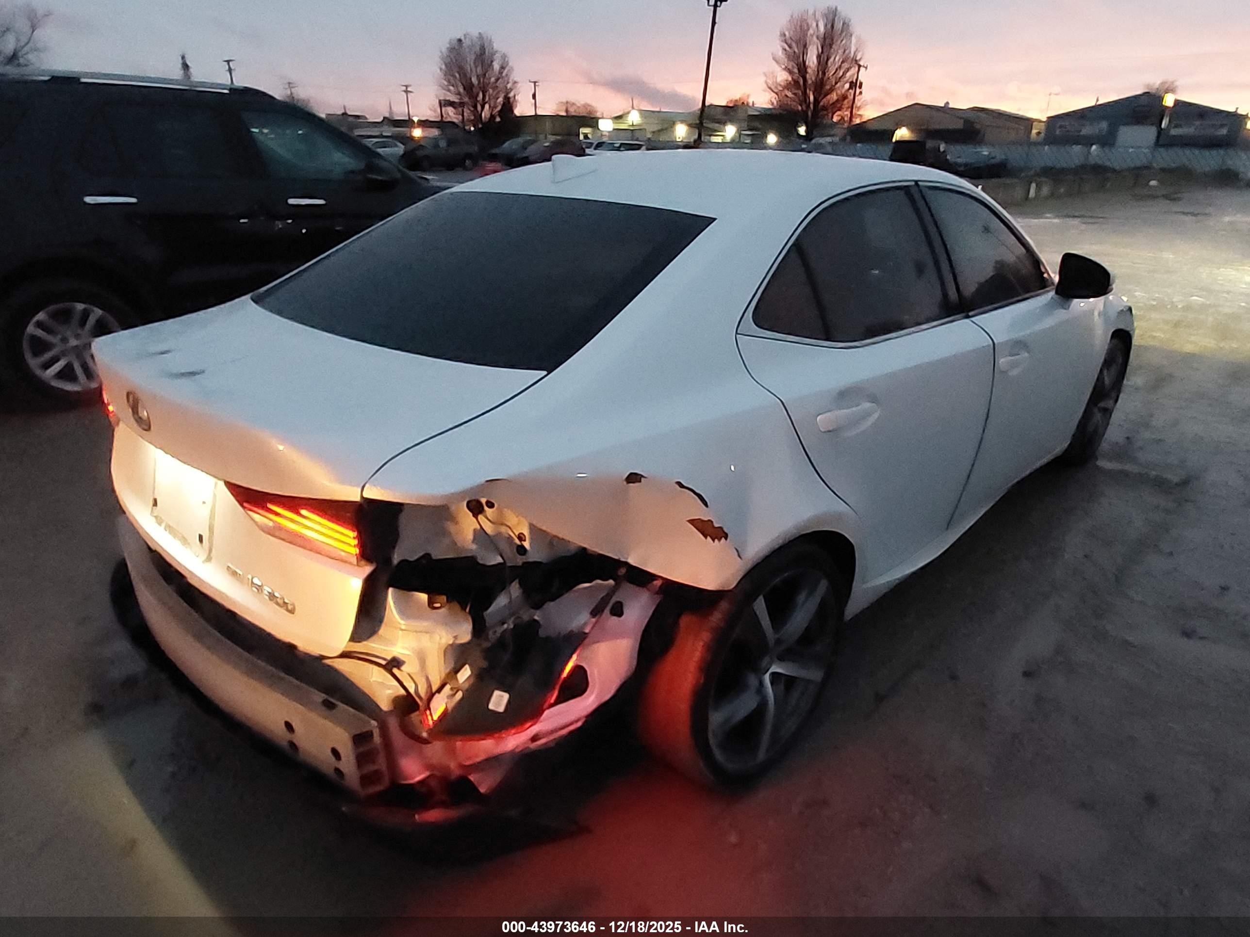 LEXUS IS image 4