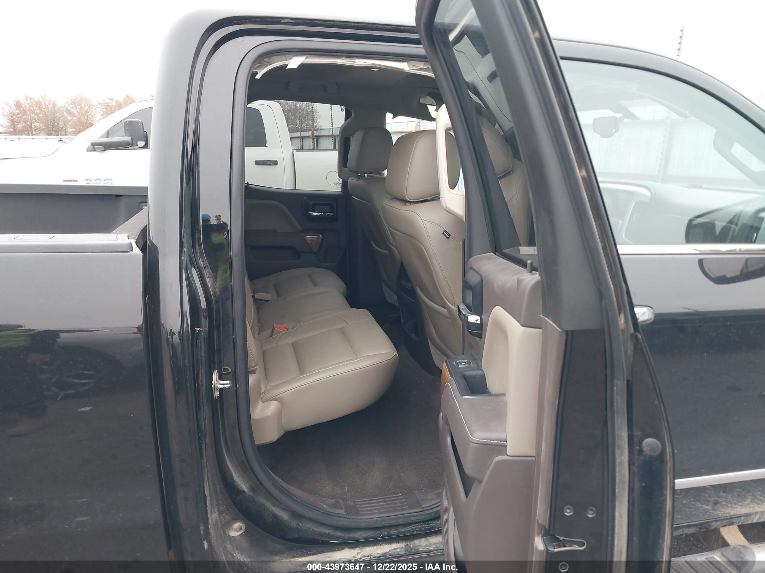 GMC SIERRA image 8