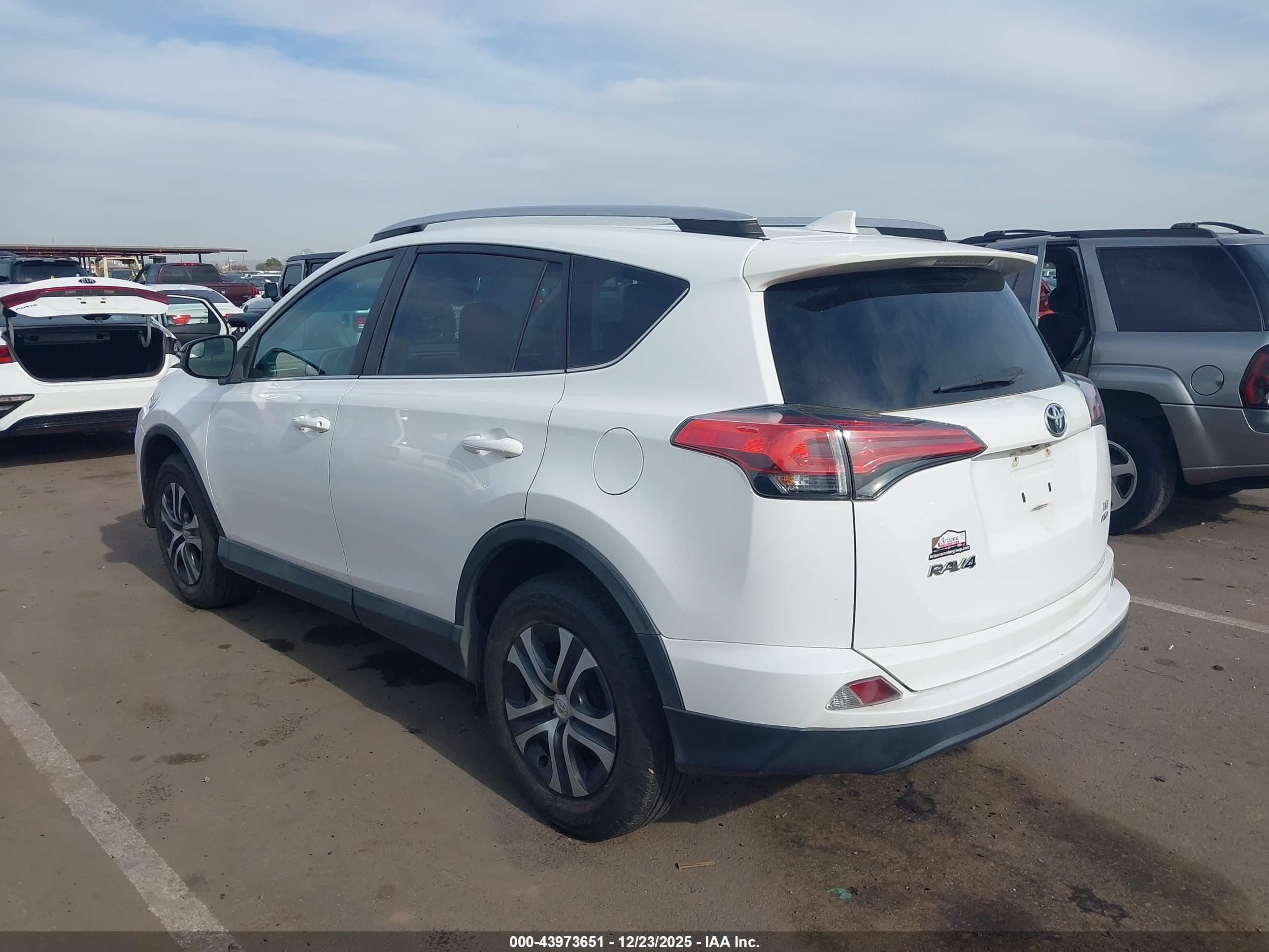 TOYOTA RAV4 image 3