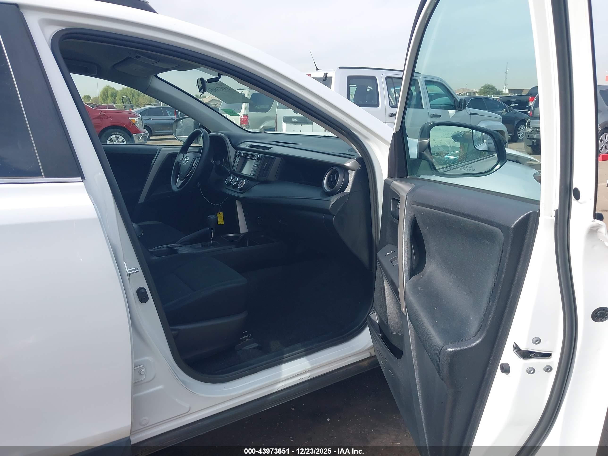 TOYOTA RAV4 image 5