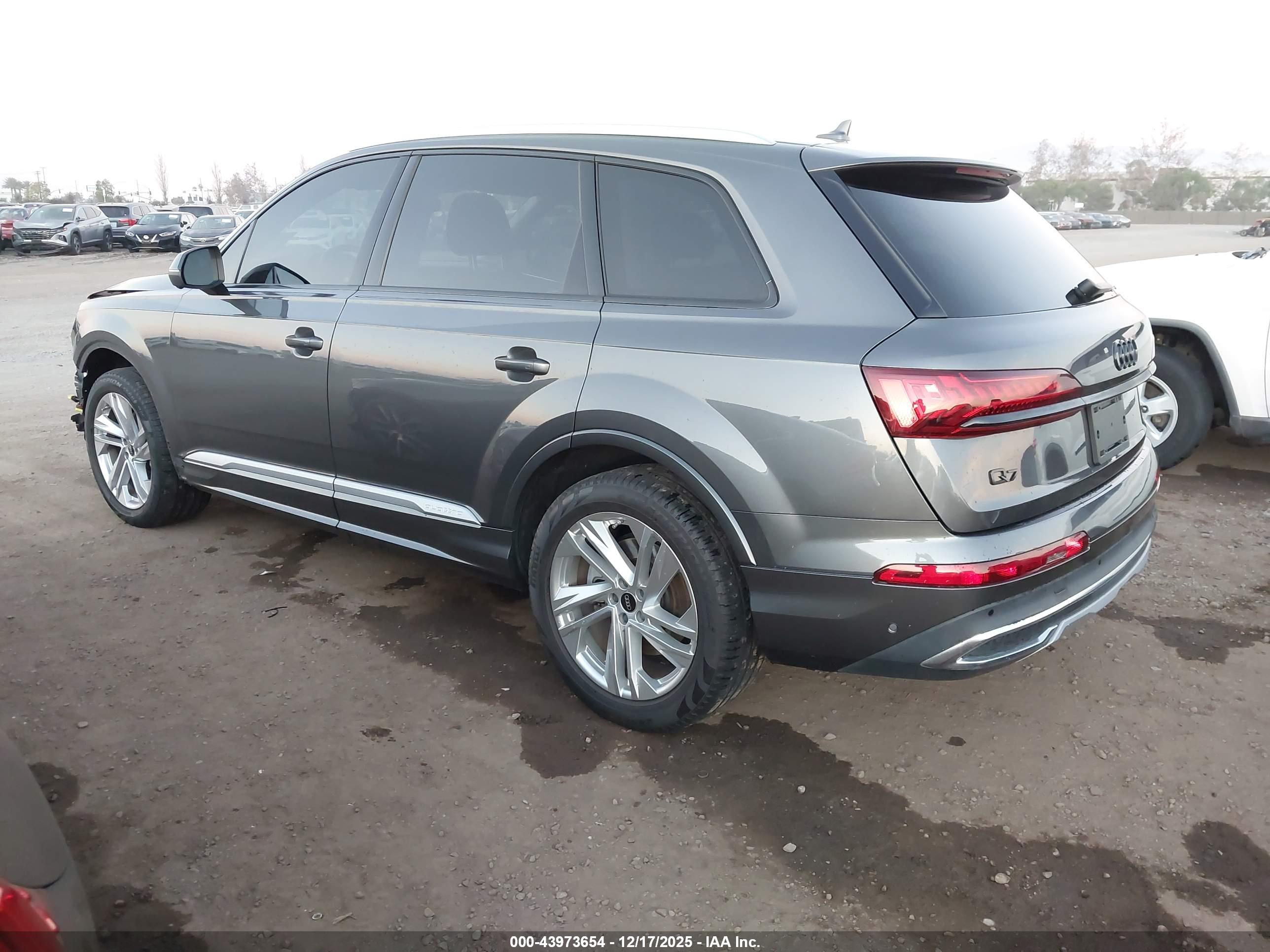 AUDI Q7 image 3