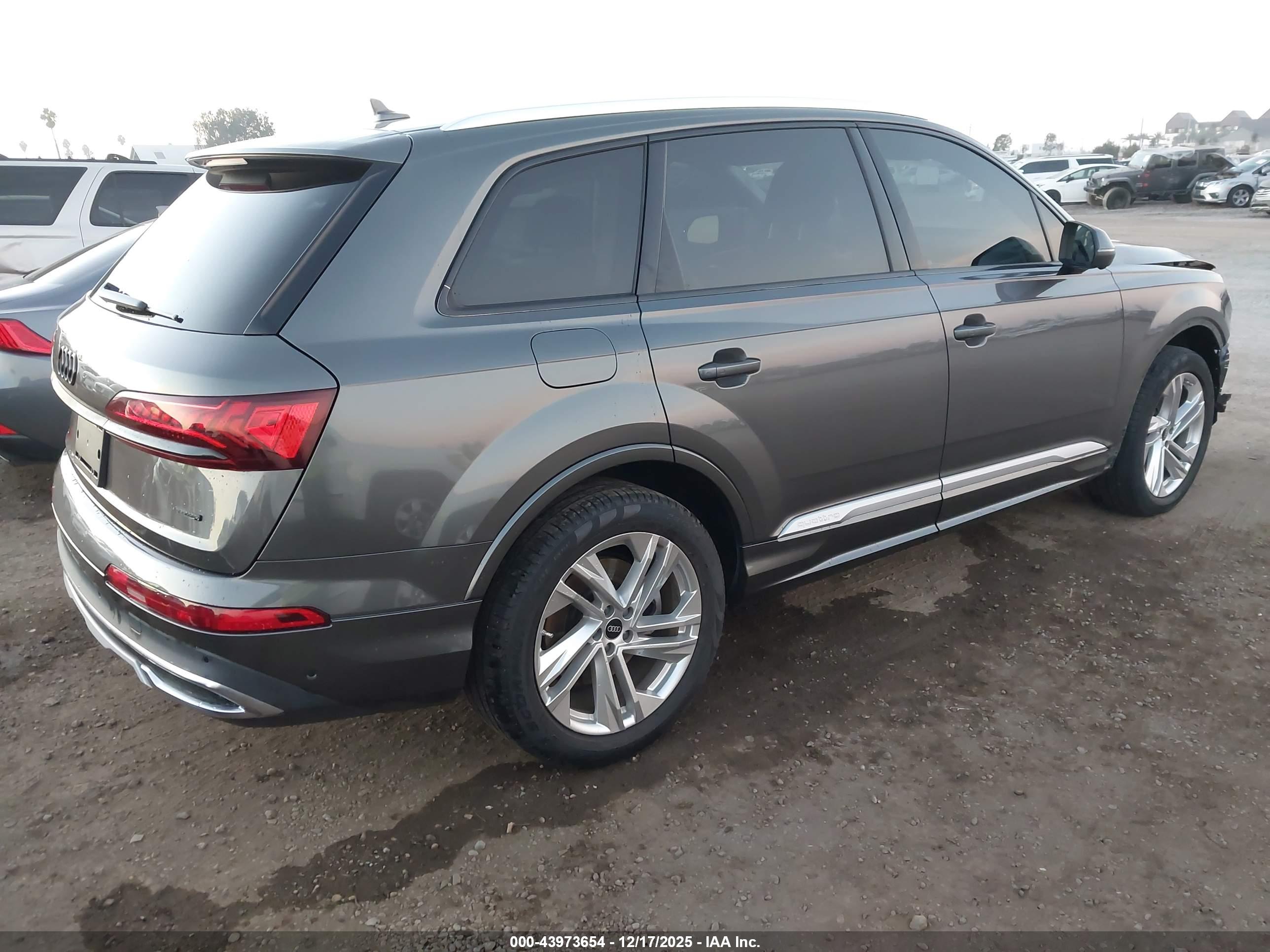 AUDI Q7 image 4