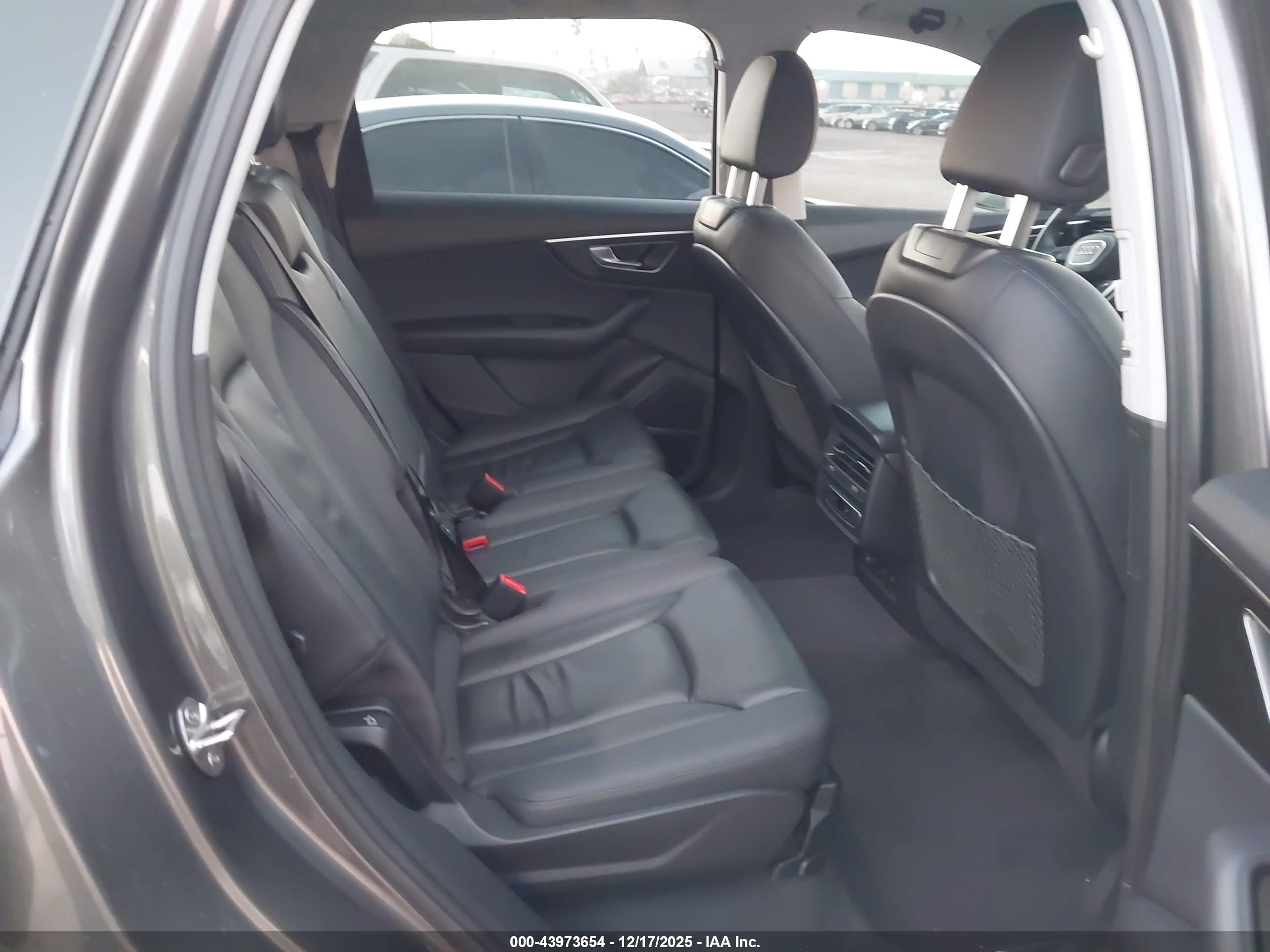 AUDI Q7 image 8