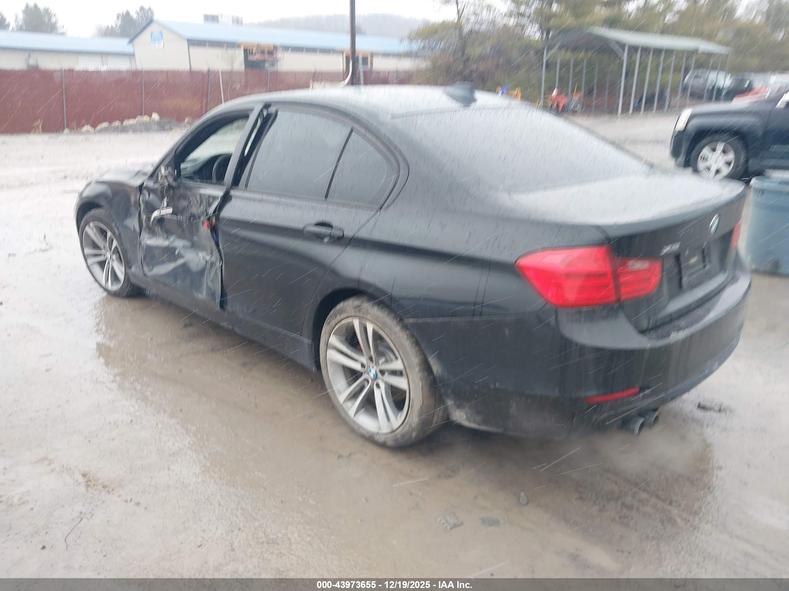 BMW 328I image 3