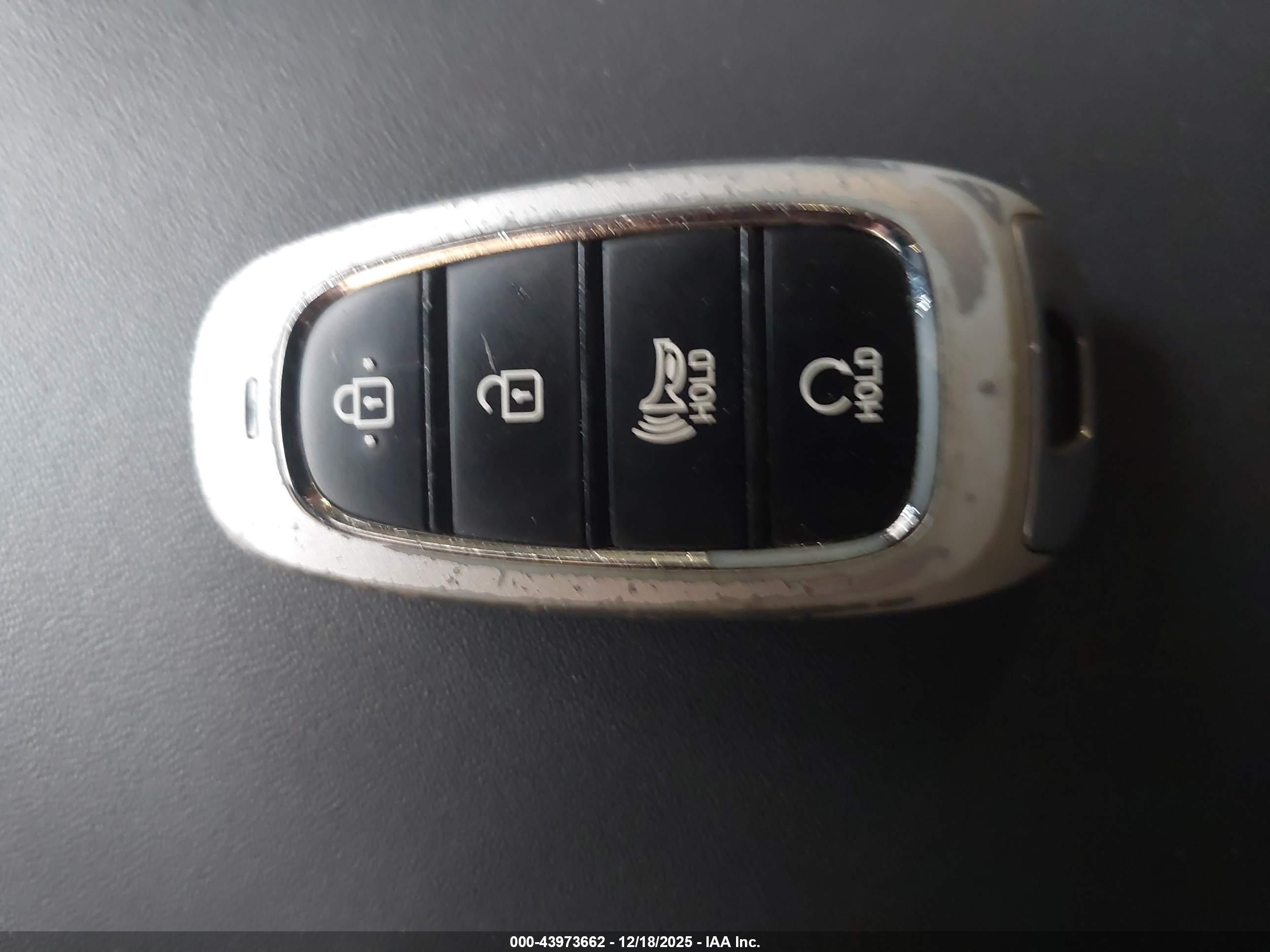 HYUNDAI SANTA image 11