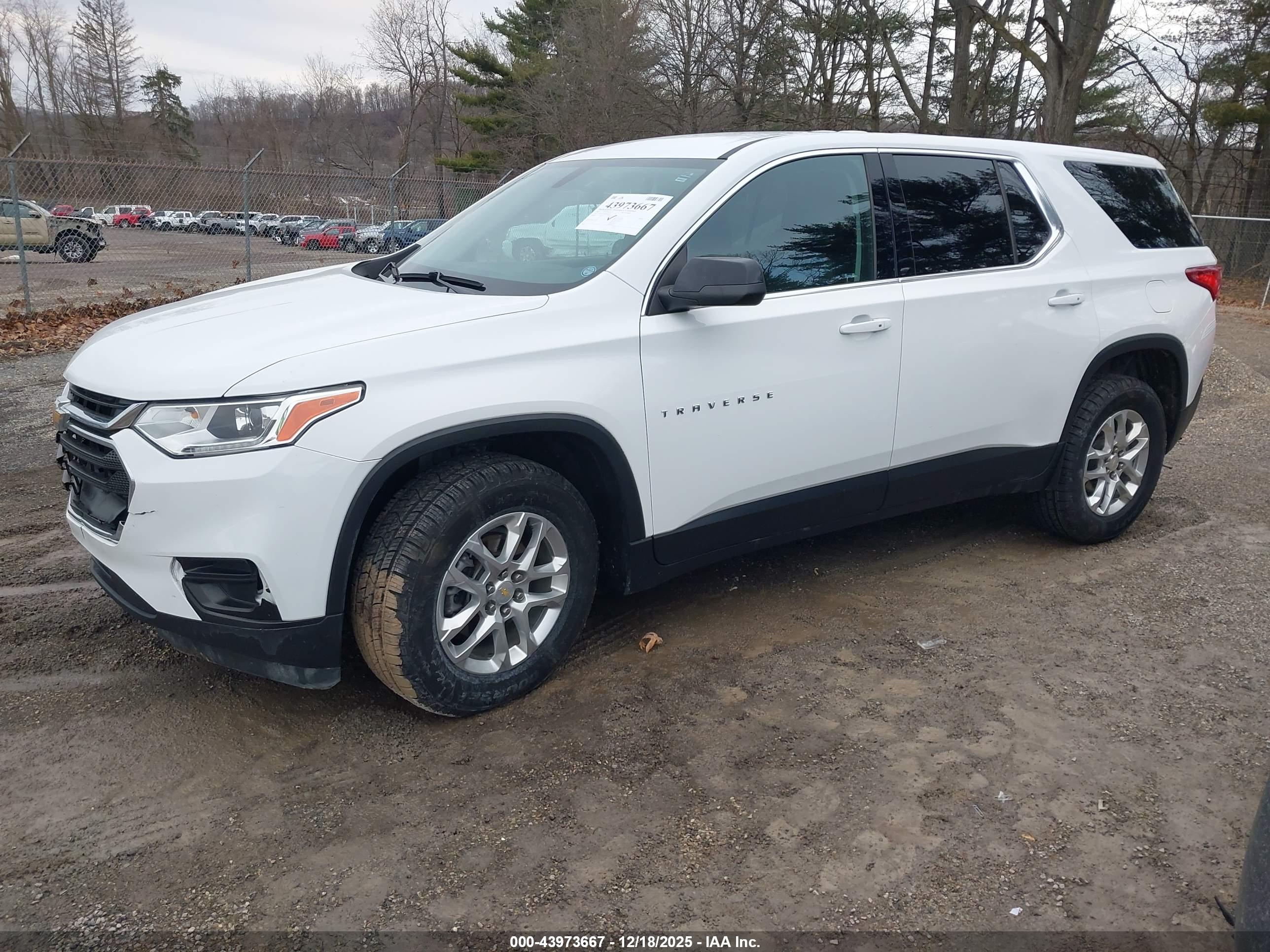 CHEVROLET TRAVERSE image 2