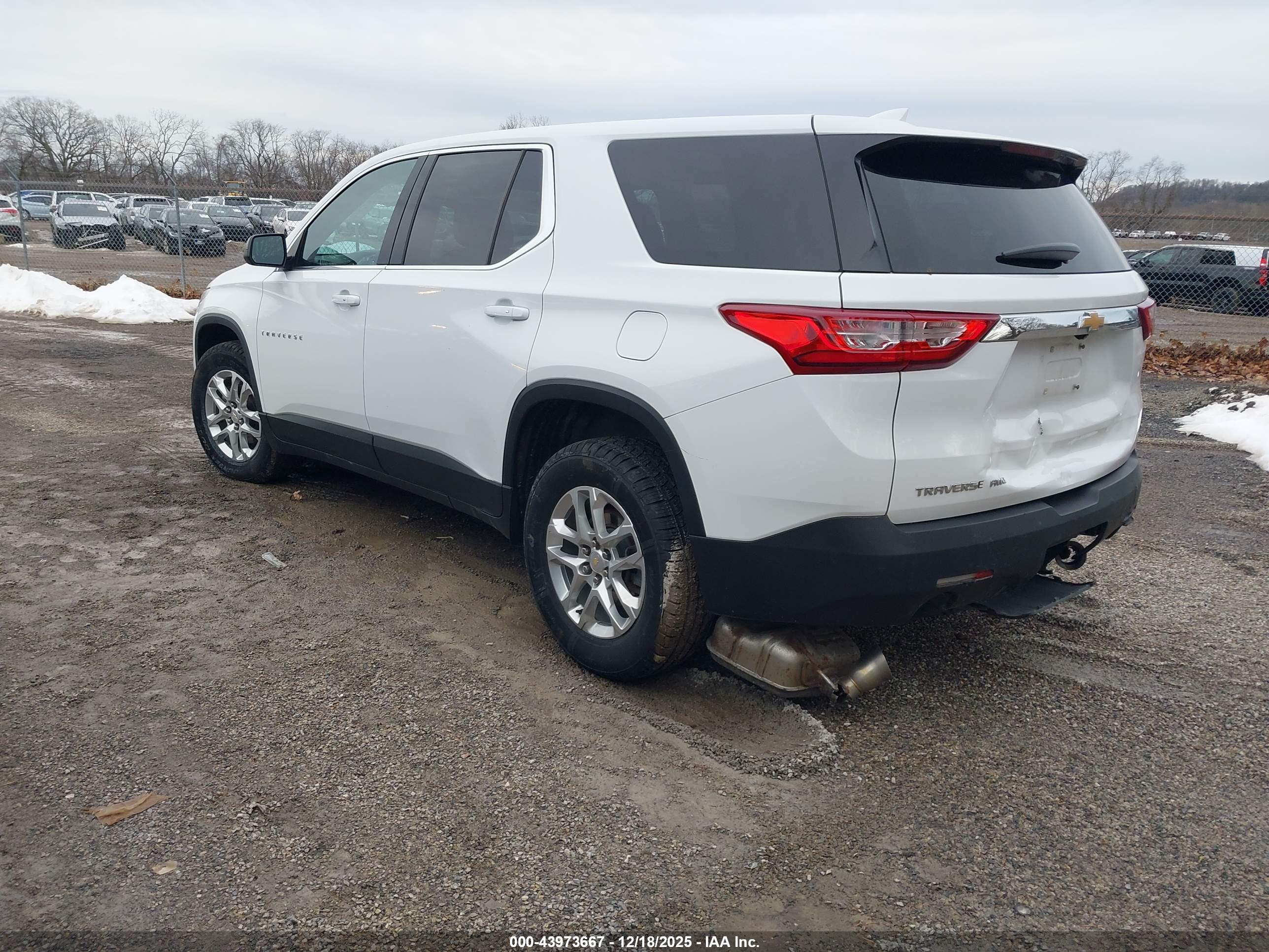 CHEVROLET TRAVERSE image 3
