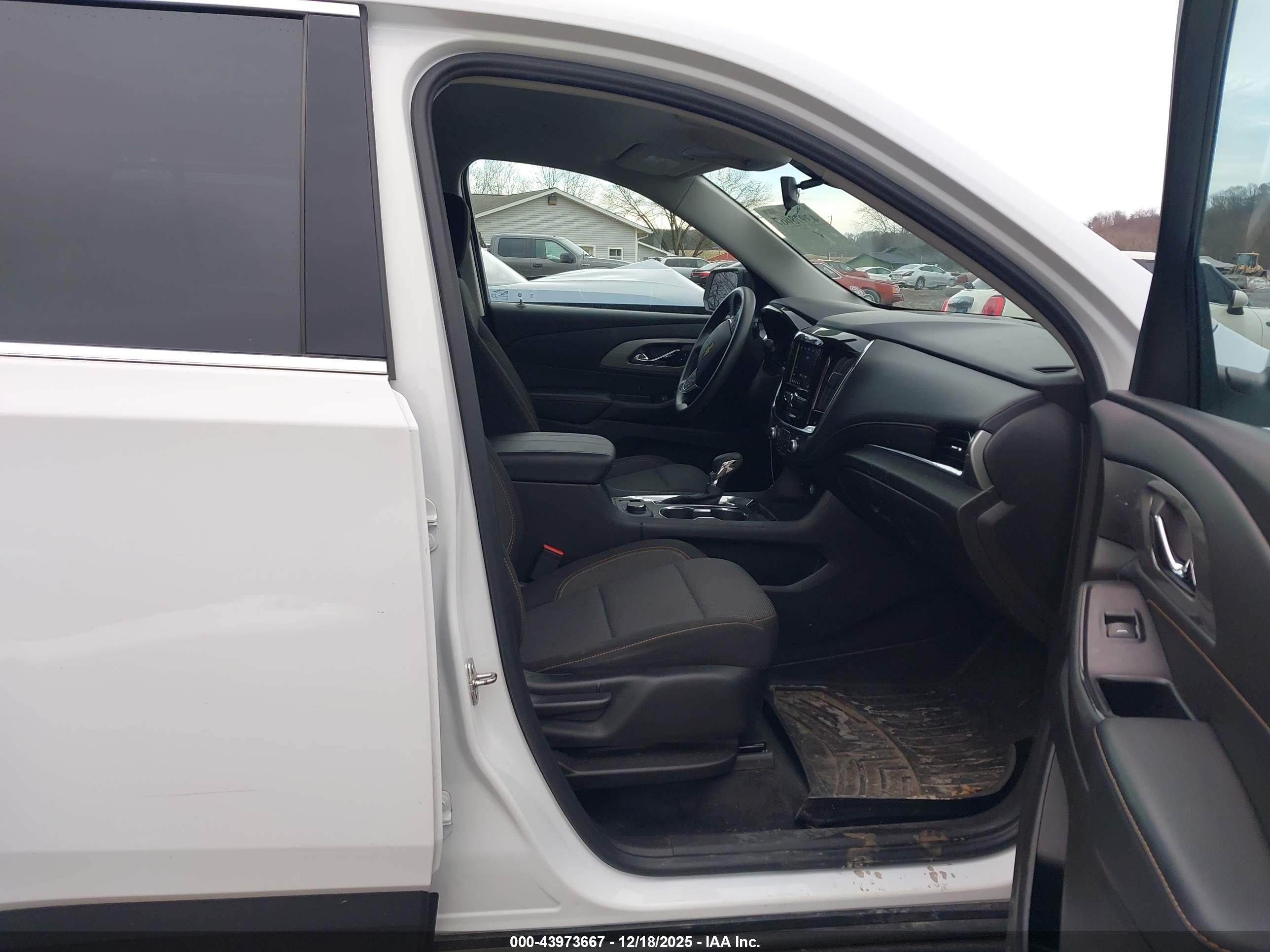 CHEVROLET TRAVERSE image 5