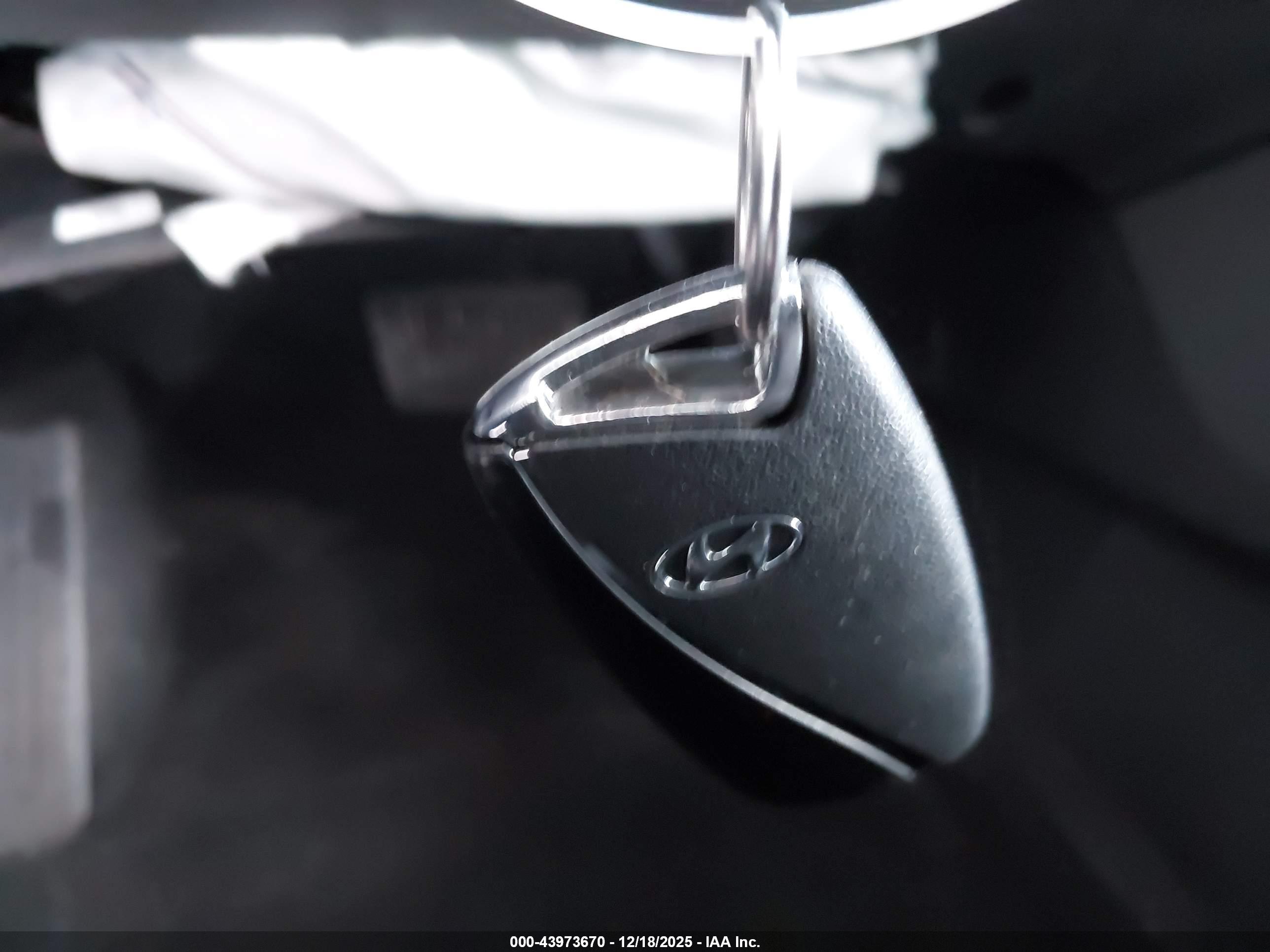 HYUNDAI SANTA image 11