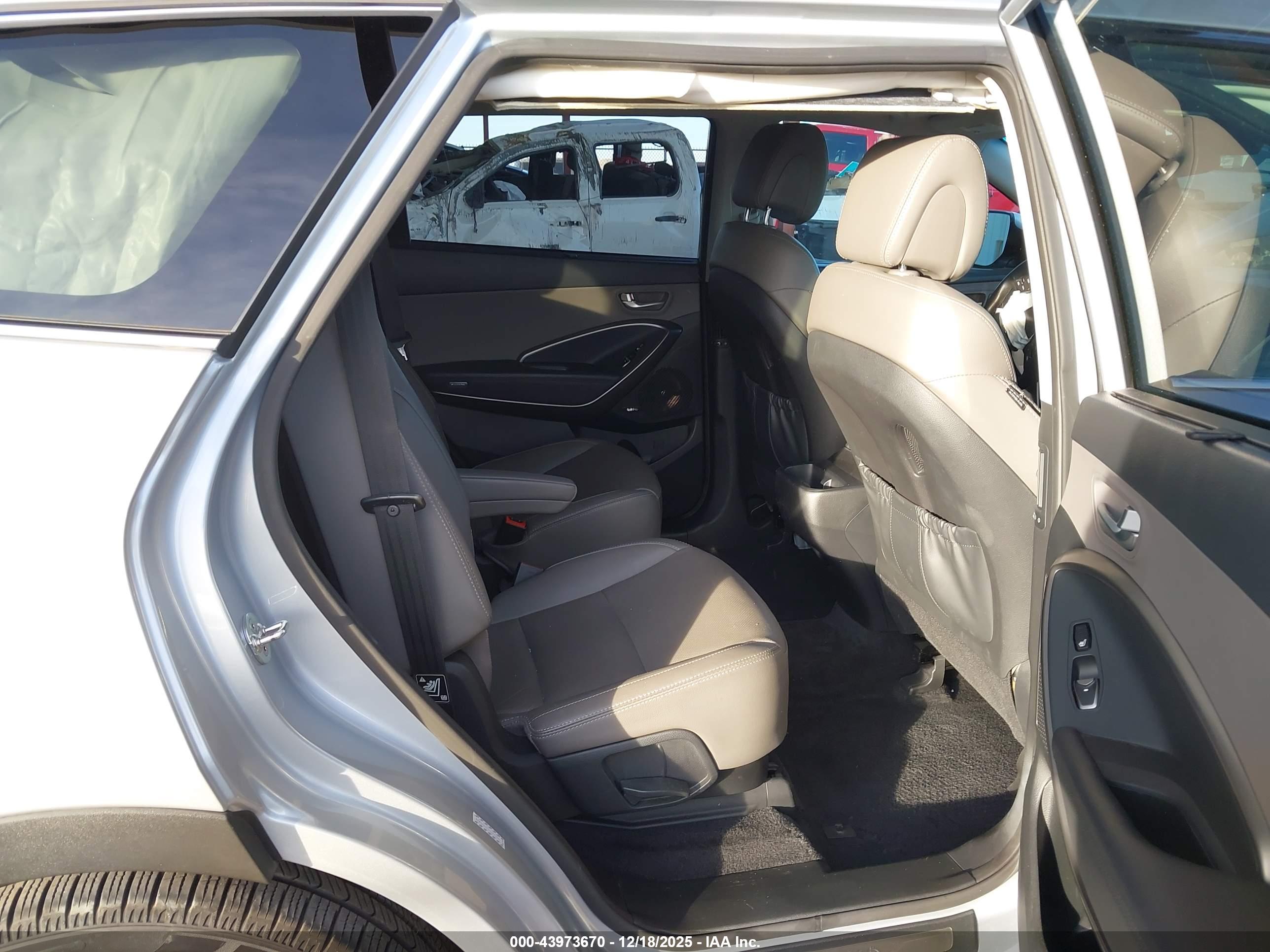 HYUNDAI SANTA image 8