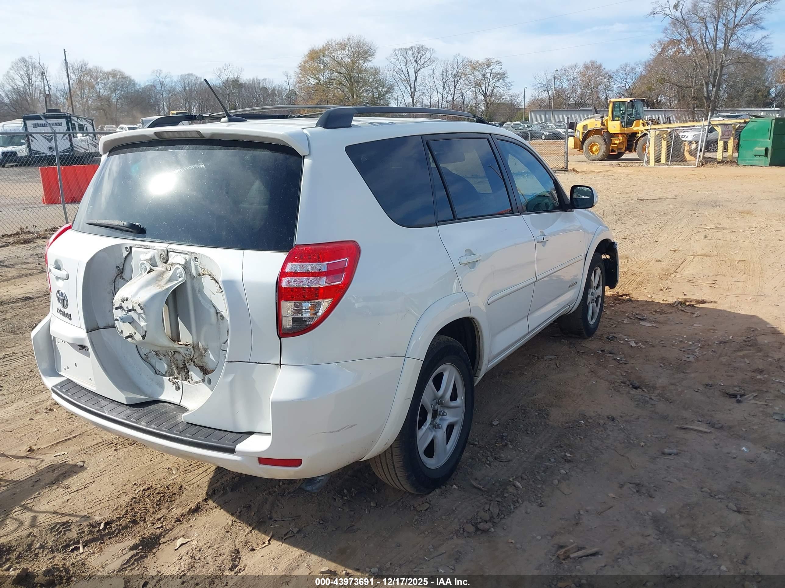 TOYOTA RAV4 image 4
