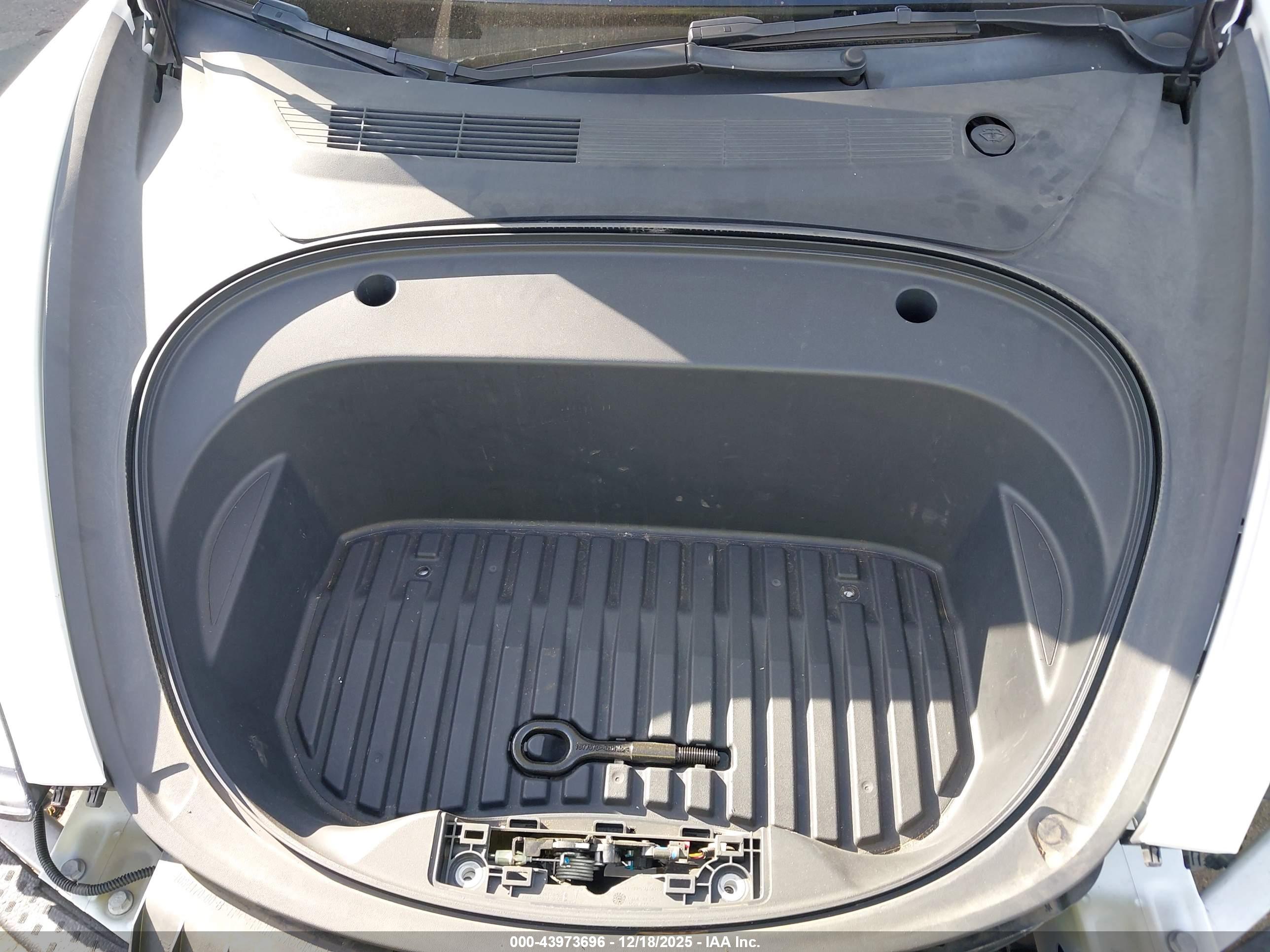 TESLA MODEL image 10