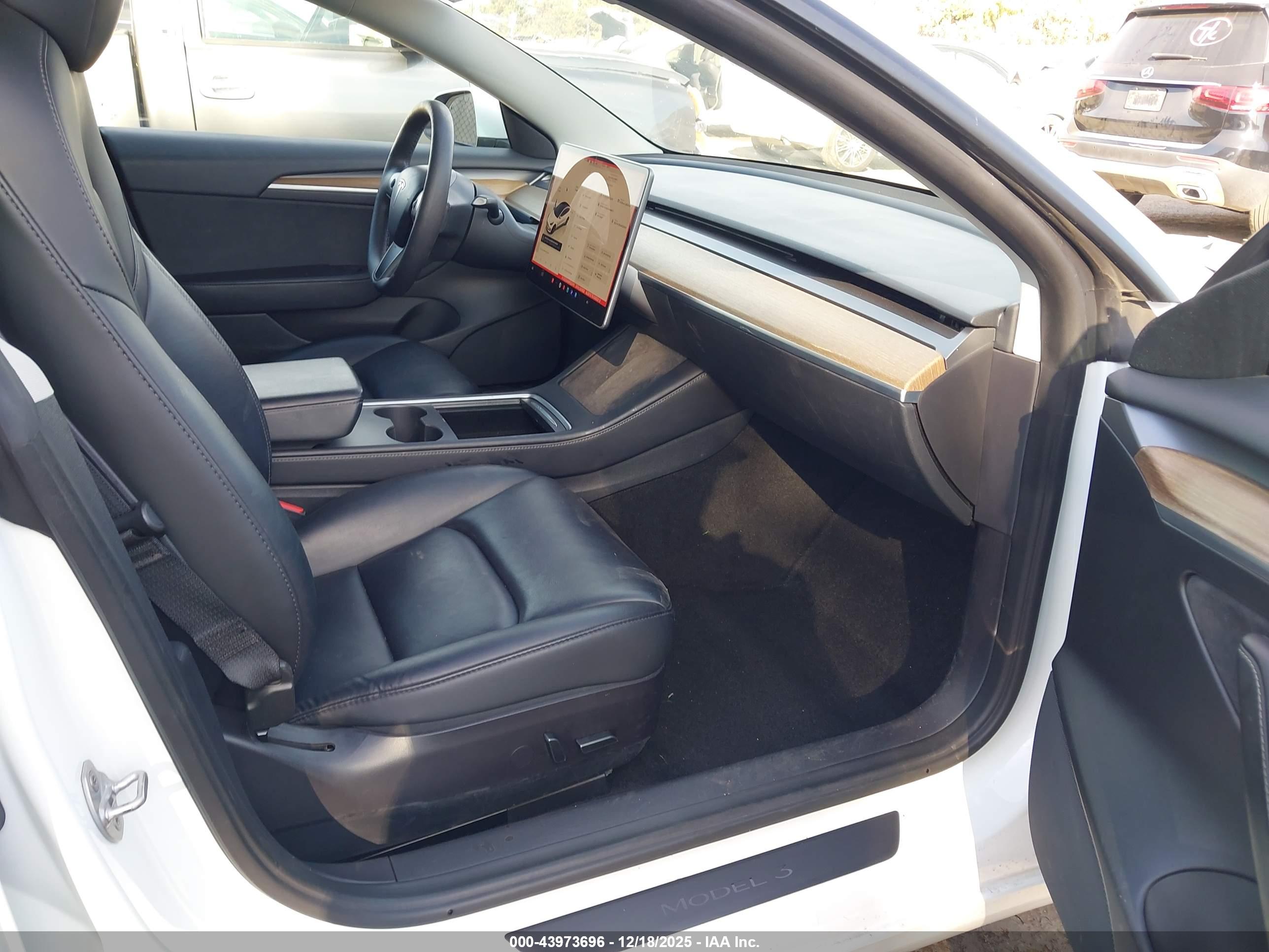 TESLA MODEL image 5