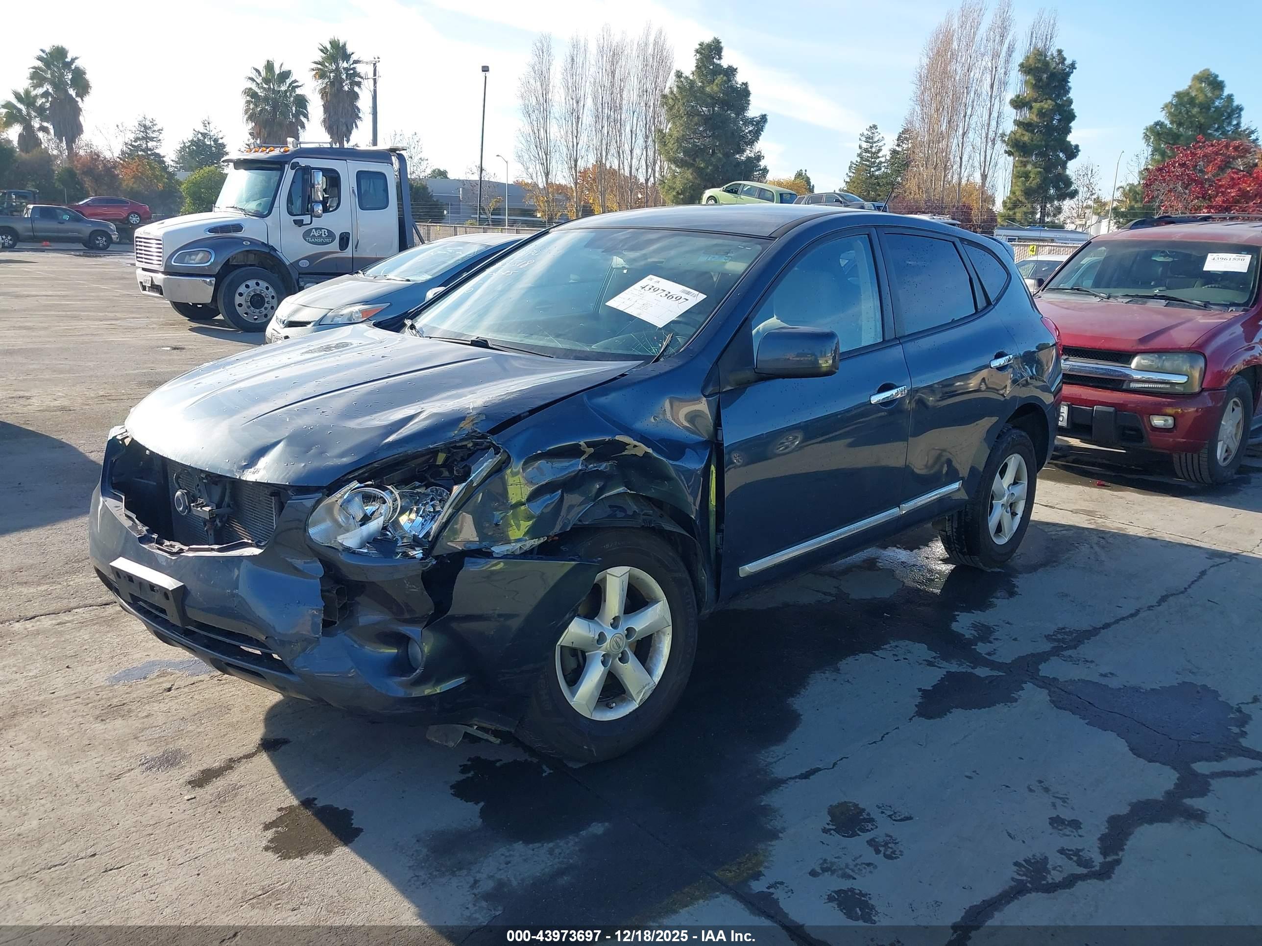 NISSAN ROGUE image 2