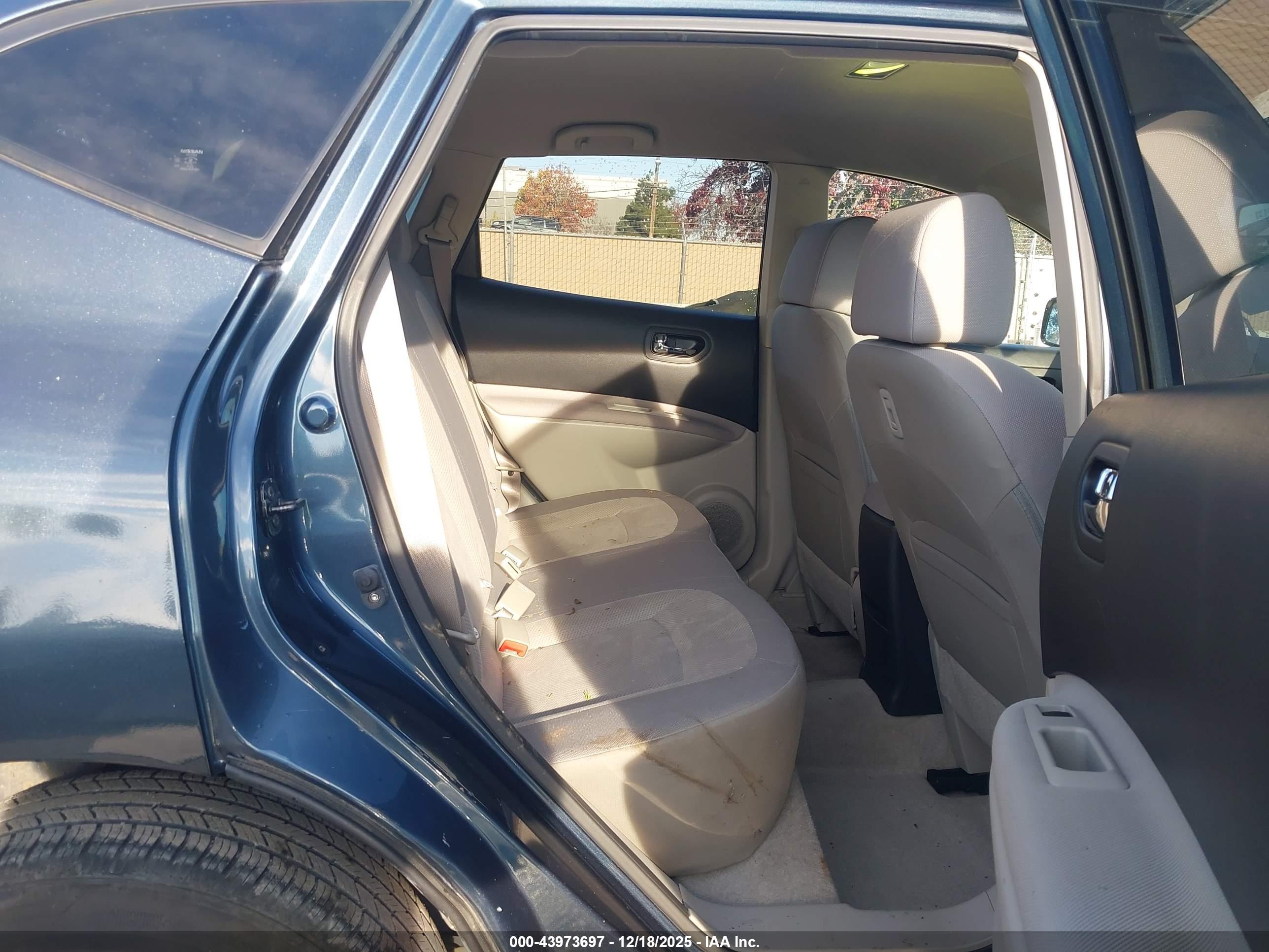 NISSAN ROGUE image 8