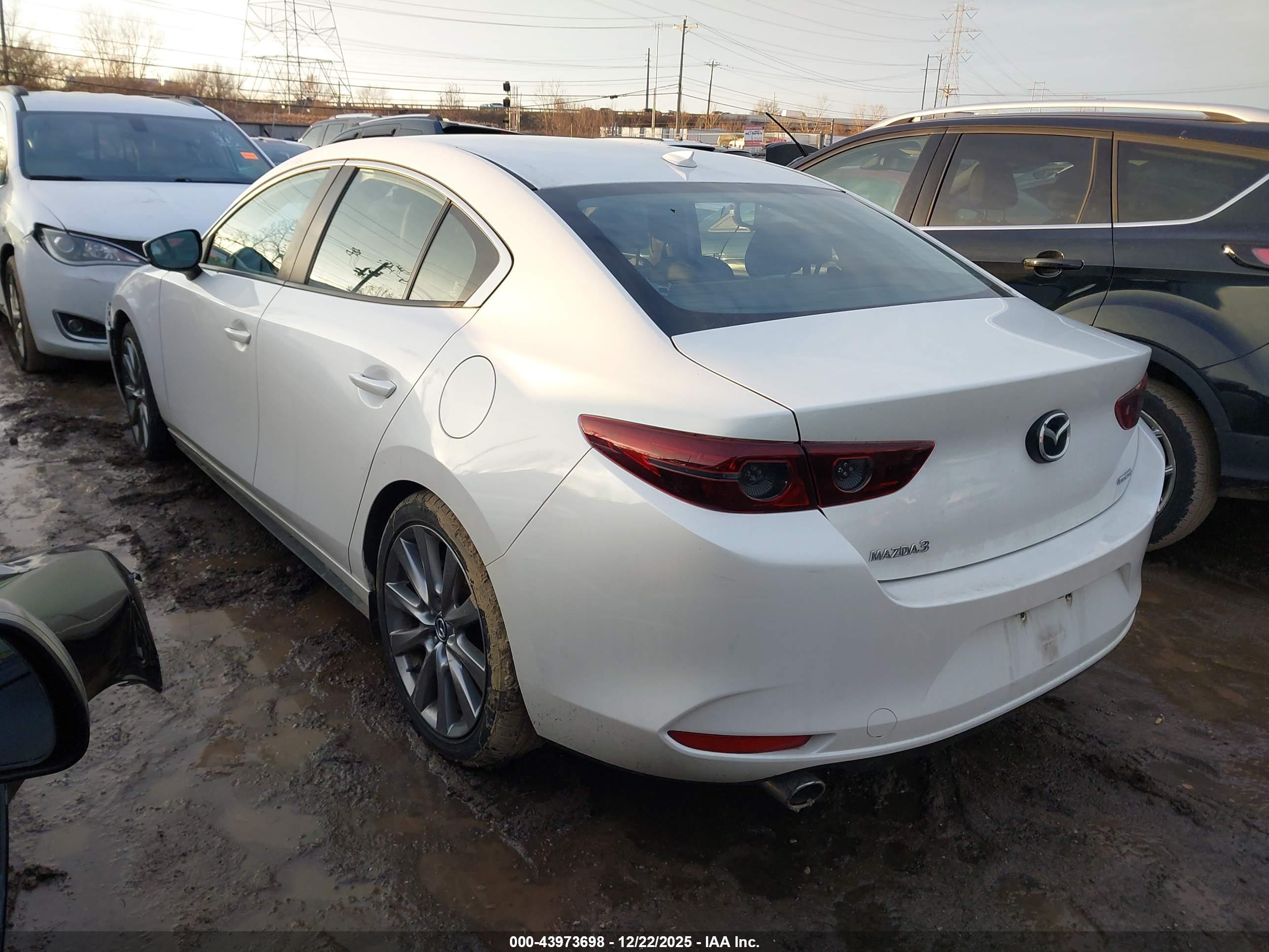 MAZDA MAZDA3 image 3