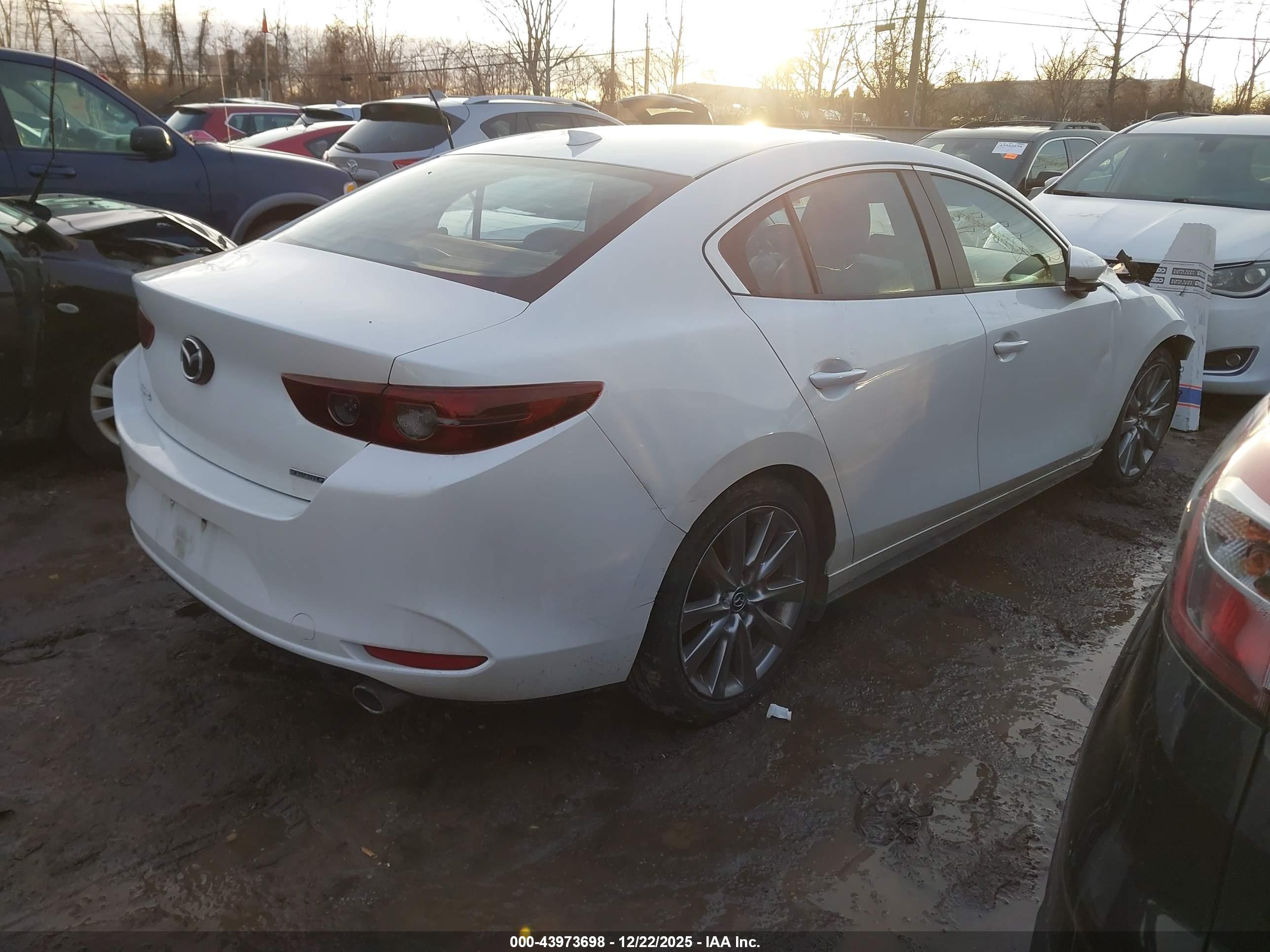 MAZDA MAZDA3 image 4