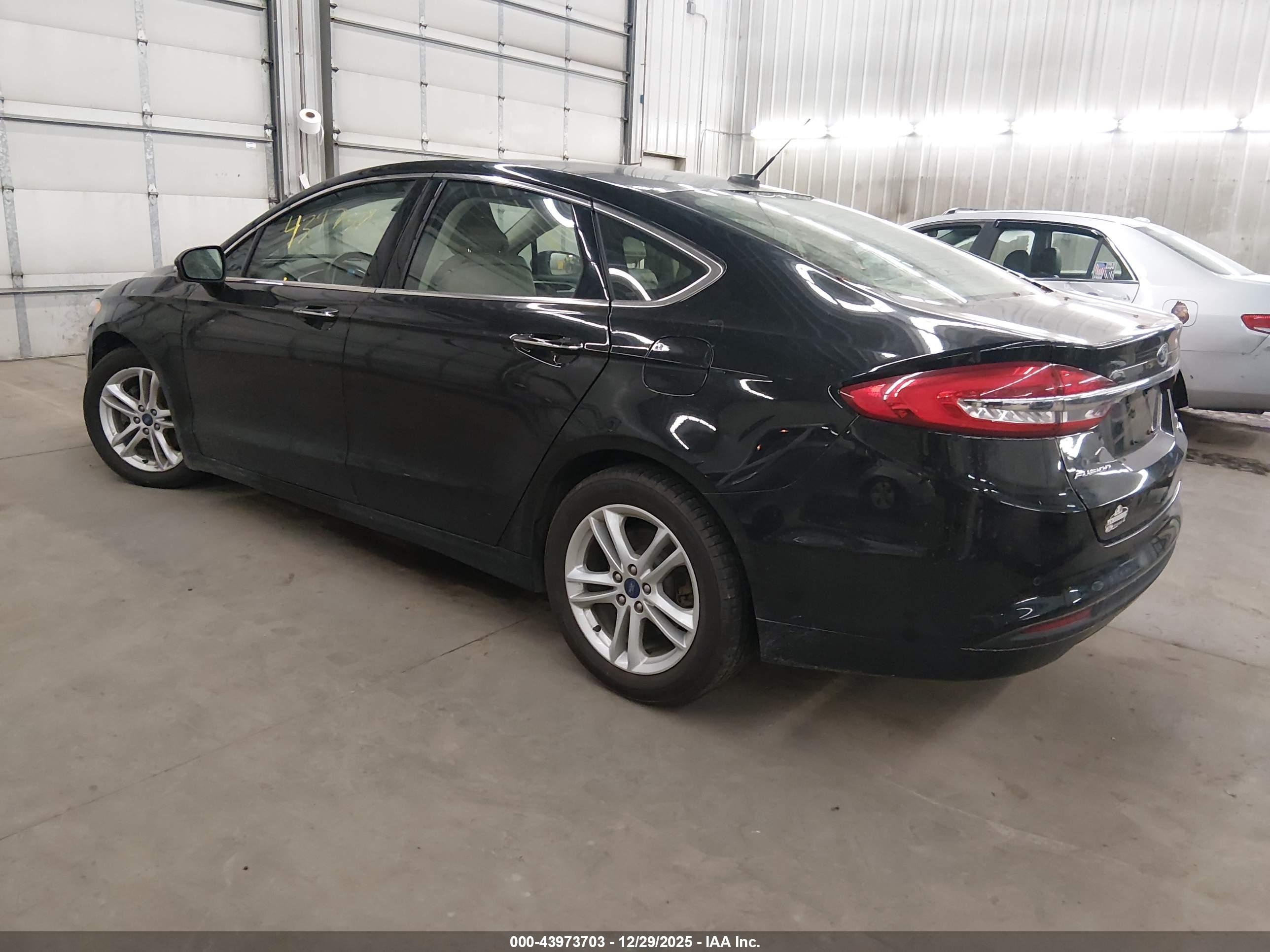 FORD FUSION image 3