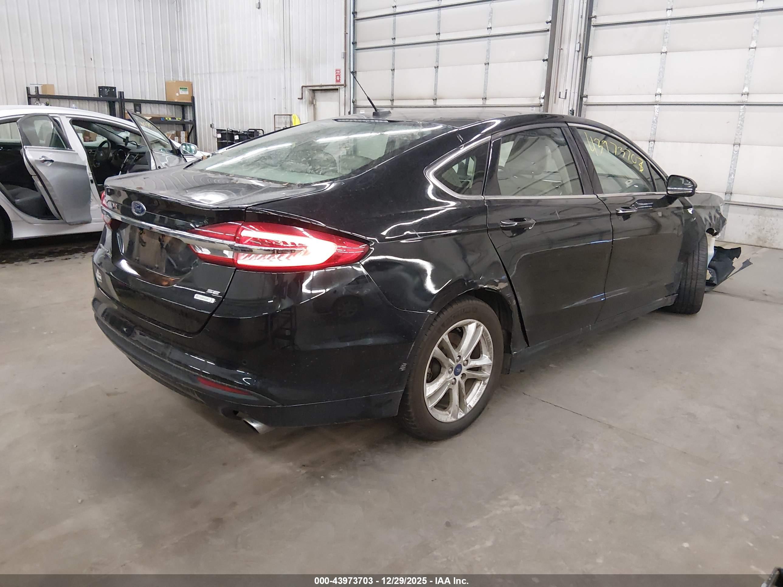 FORD FUSION image 4