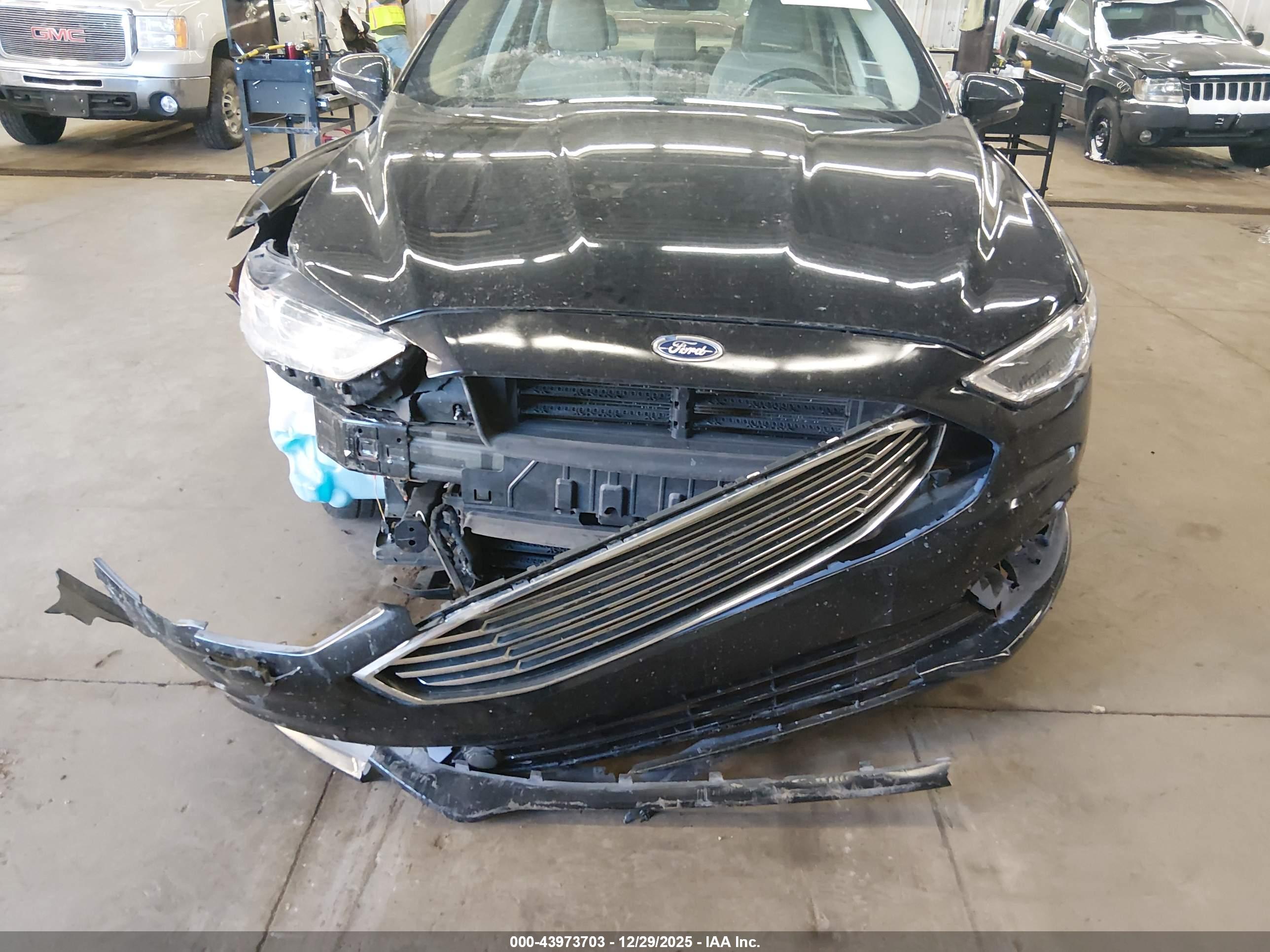 FORD FUSION image 6
