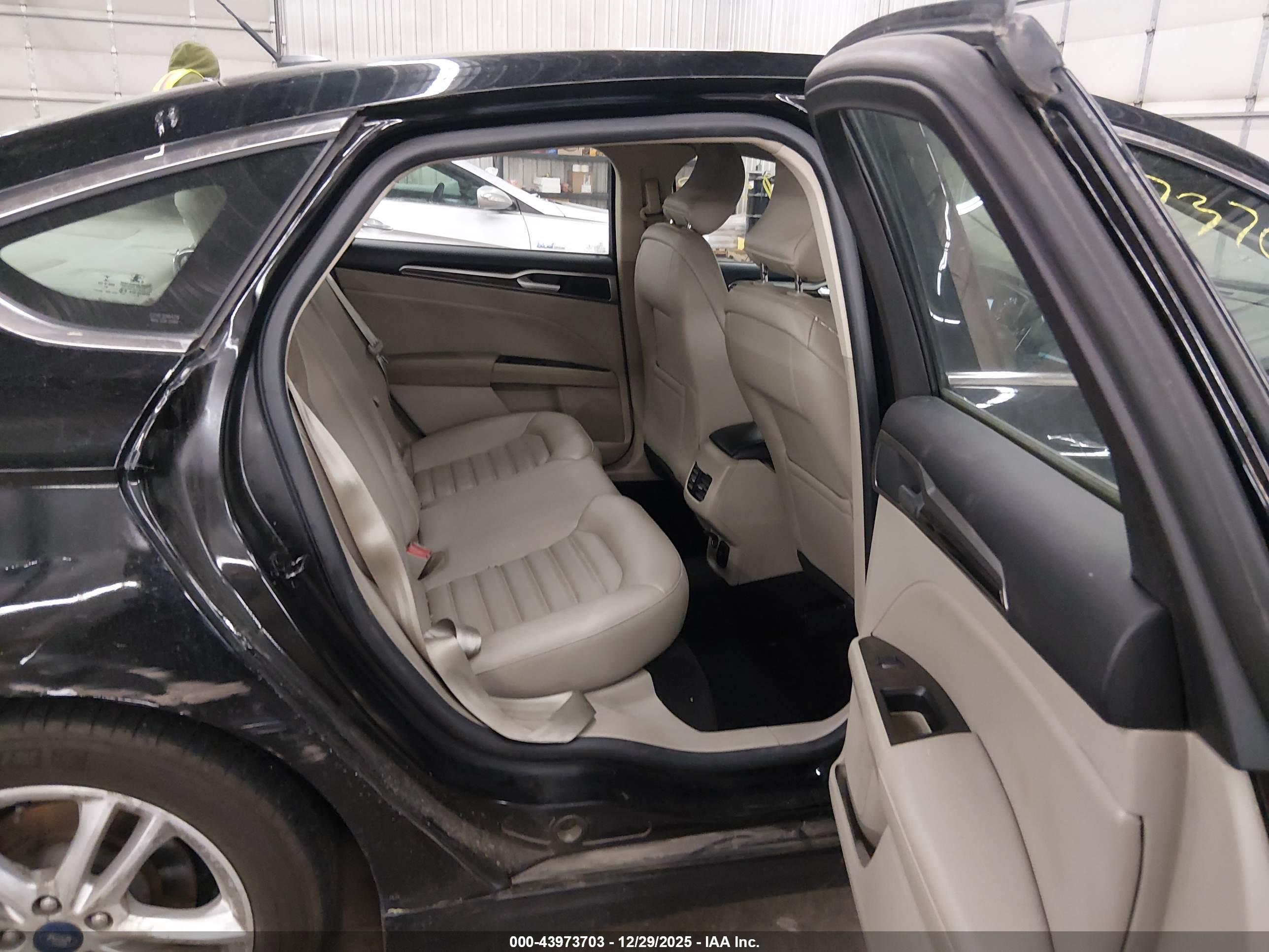 FORD FUSION image 8