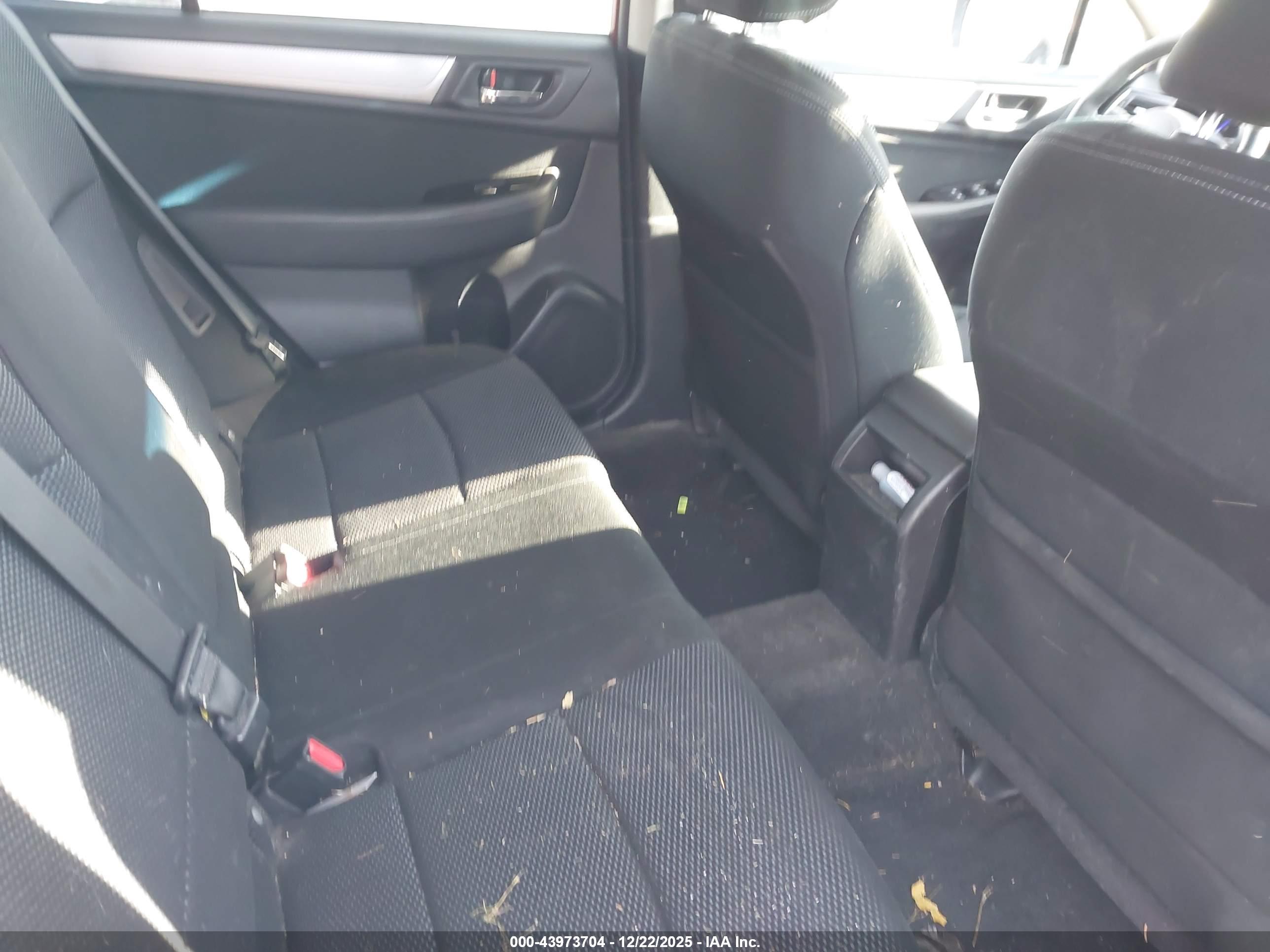 SUBARU OUTBACK image 8